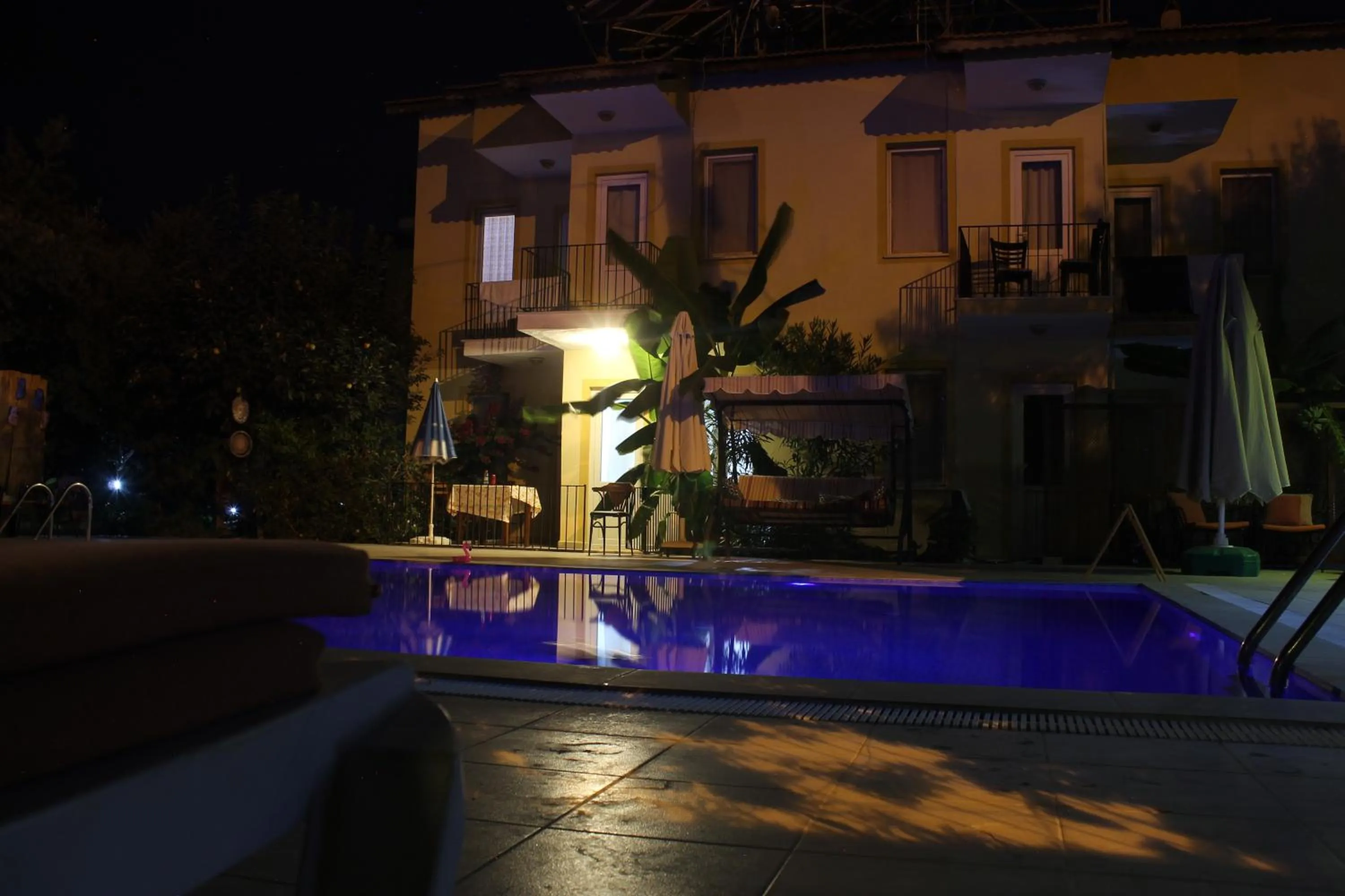Swimming pool in Sarıhan Apart Otel