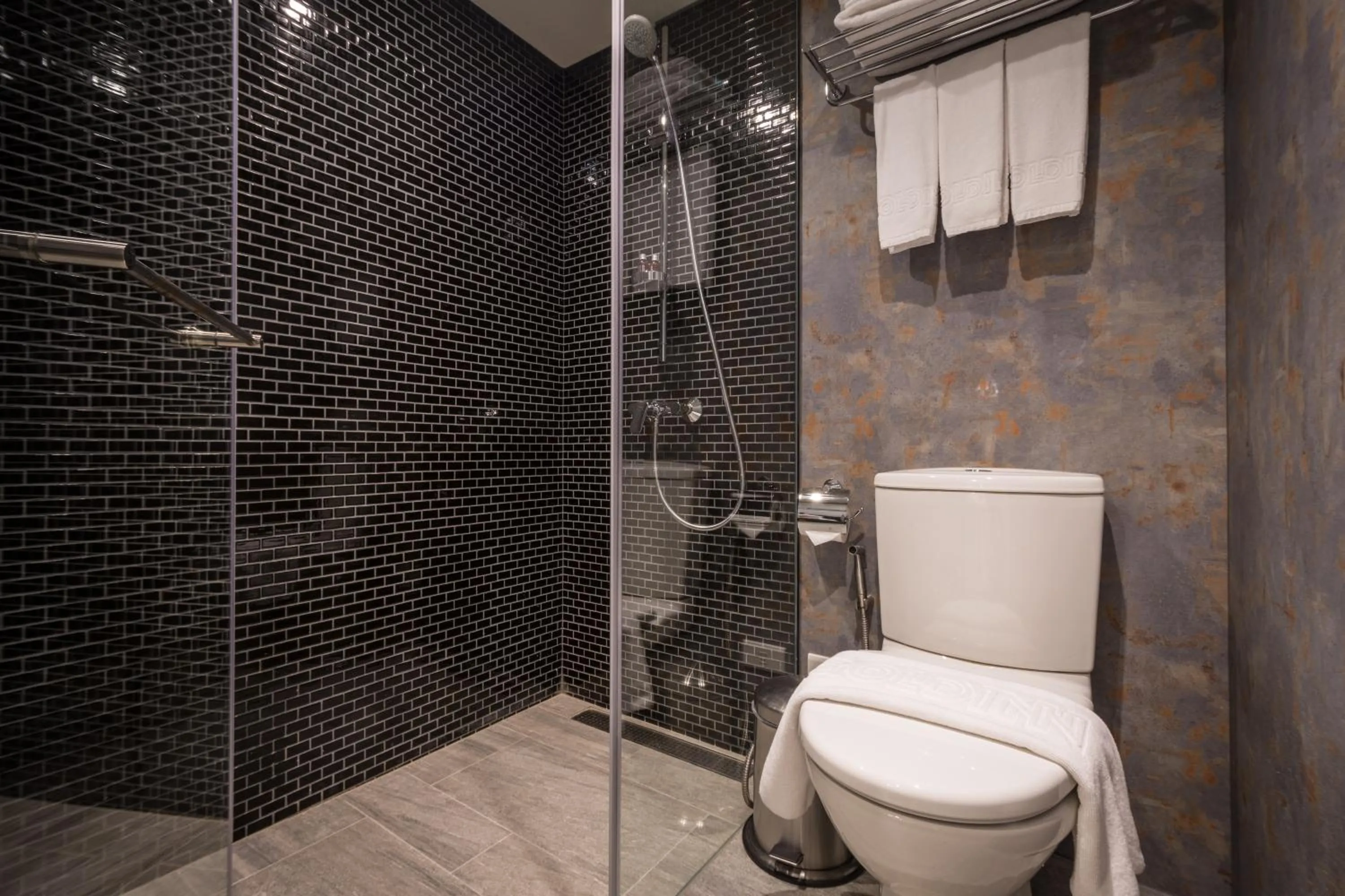 Bathroom in Goldinn Hotel