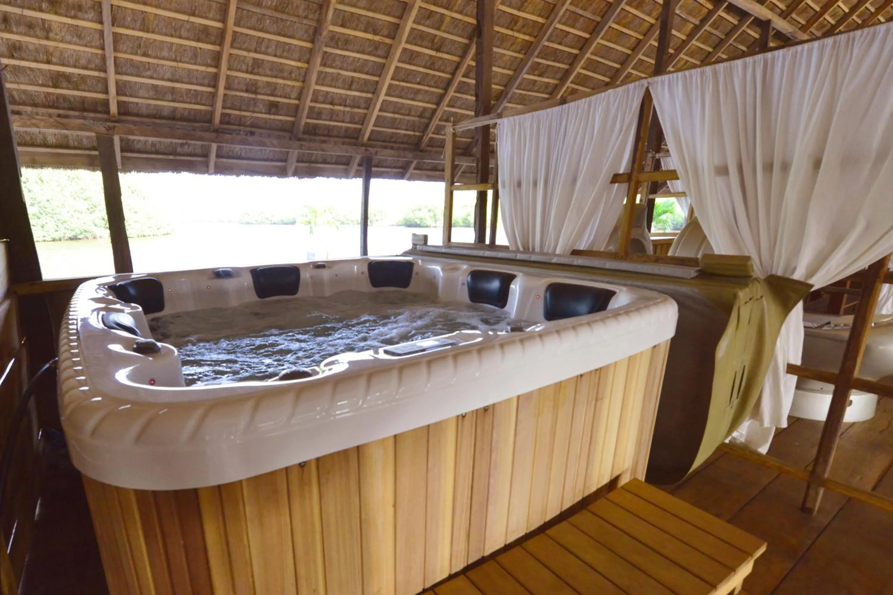 Hot Tub in Casa Del Papa Resort & SPA
