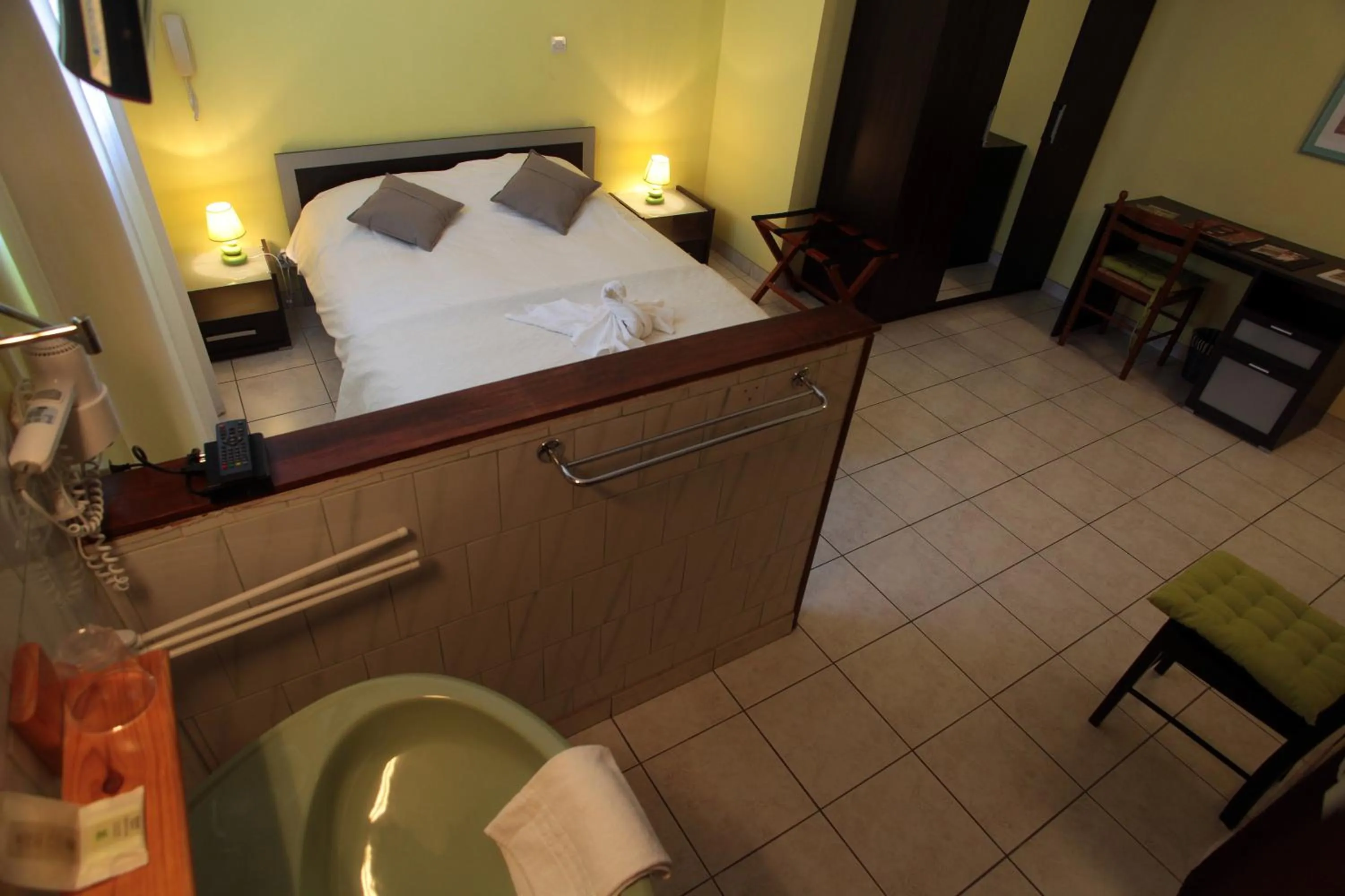 Bed in Logis Hôtel LE PRESSOIR