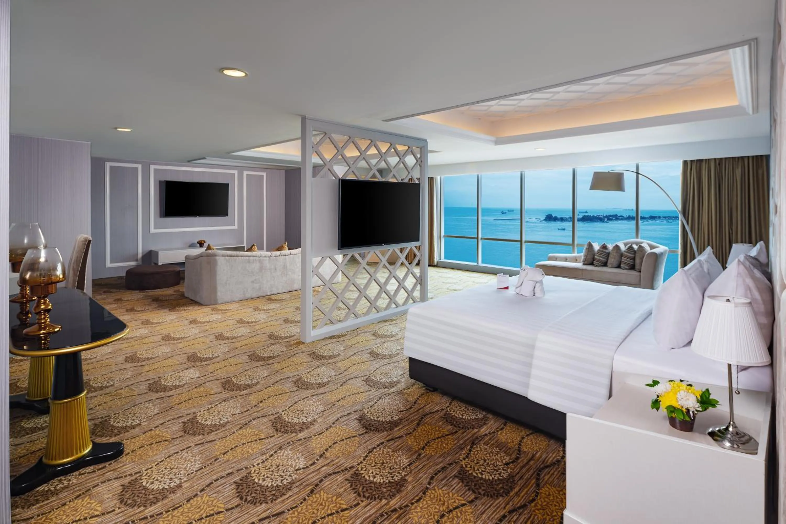 Photo of the whole room, Bed in Swiss-Belhotel Makassar