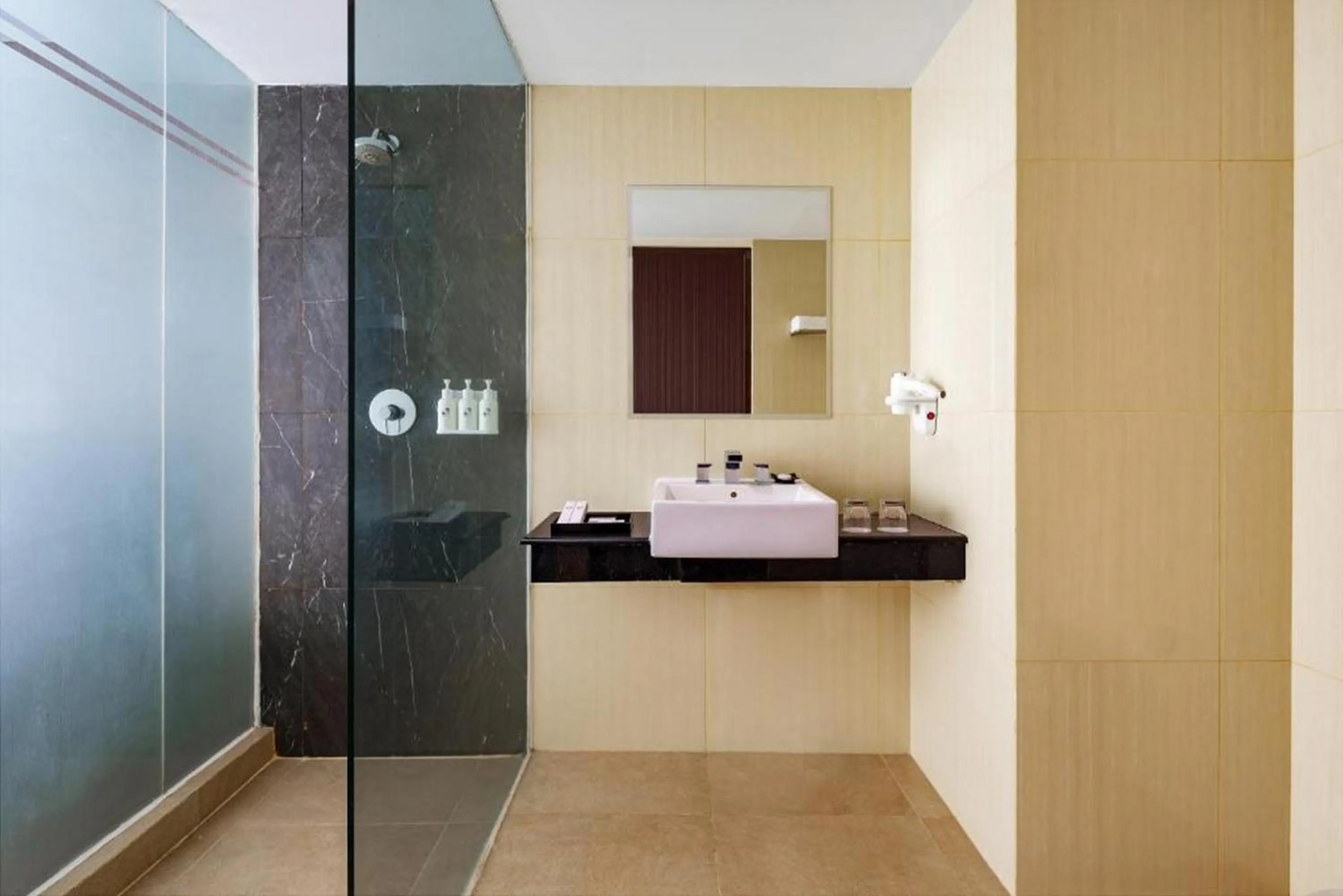 Bathroom, Bed in Swiss-Belhotel Makassar