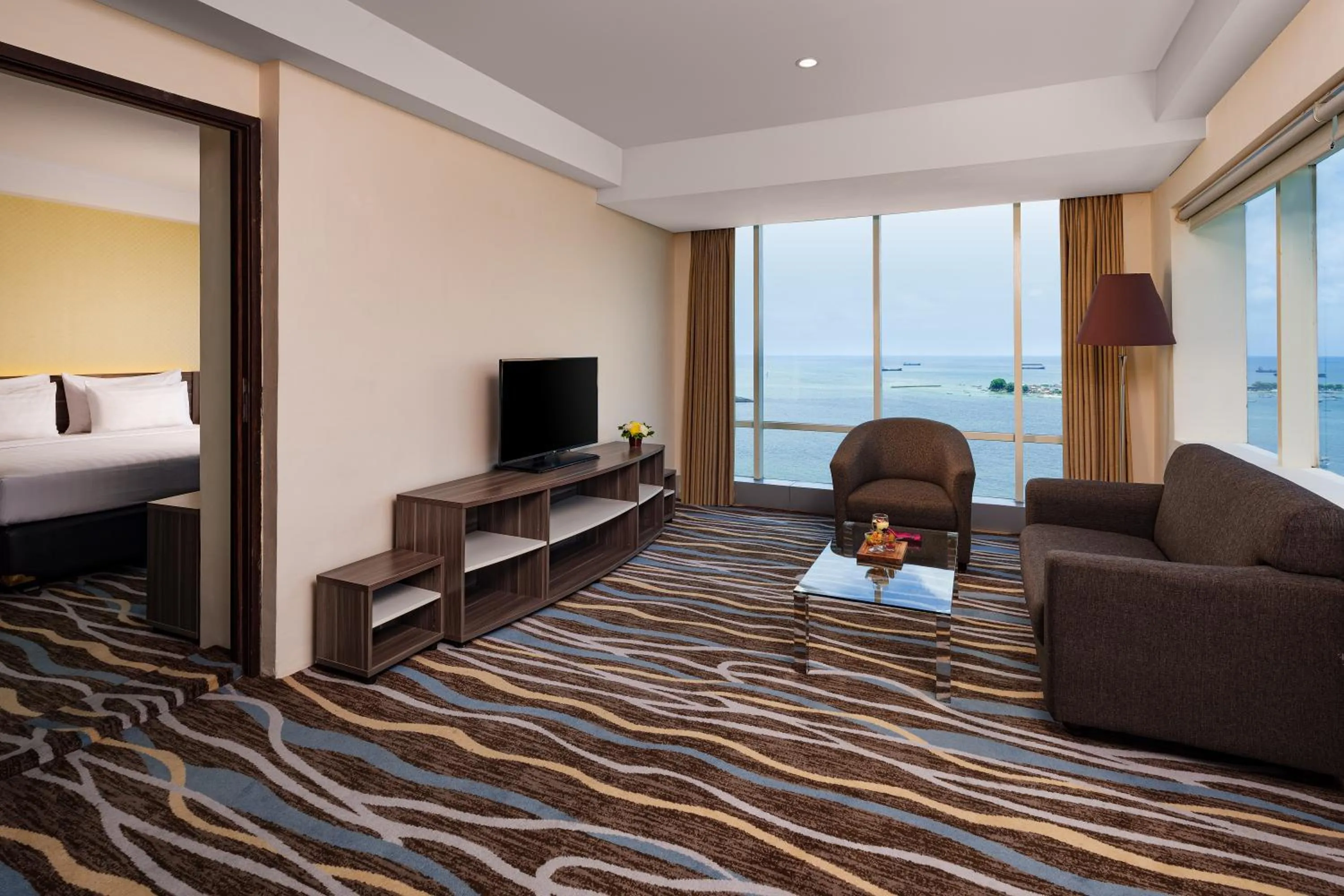 Living room, Bed in Swiss-Belhotel Makassar