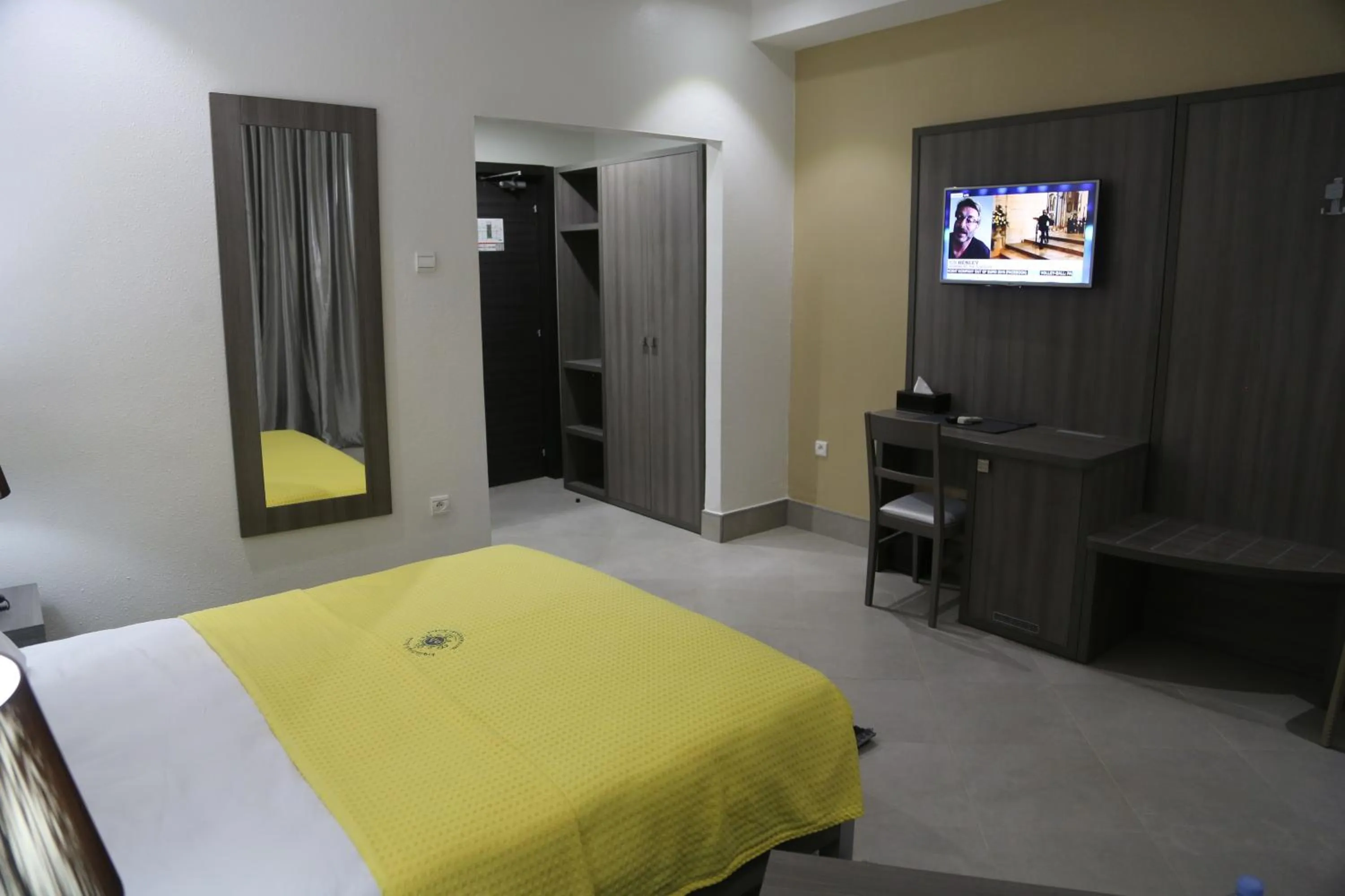 Library, Bed in Nouakchott Hotel