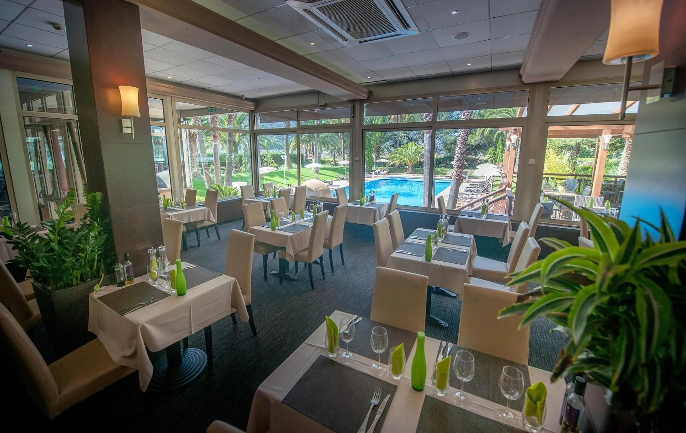 Restaurant/places to eat in Promotel