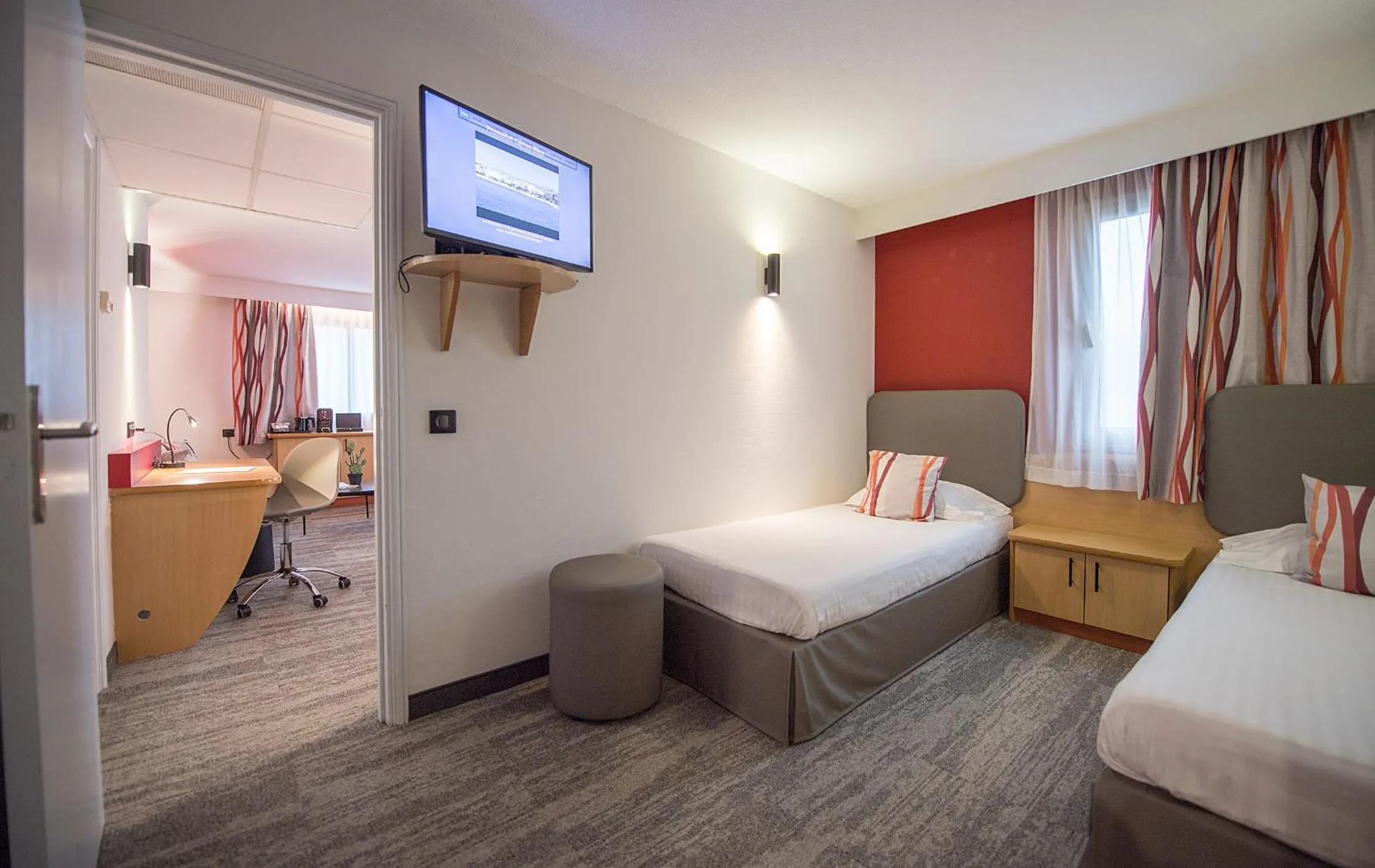 Bedroom, Bed in Promotel