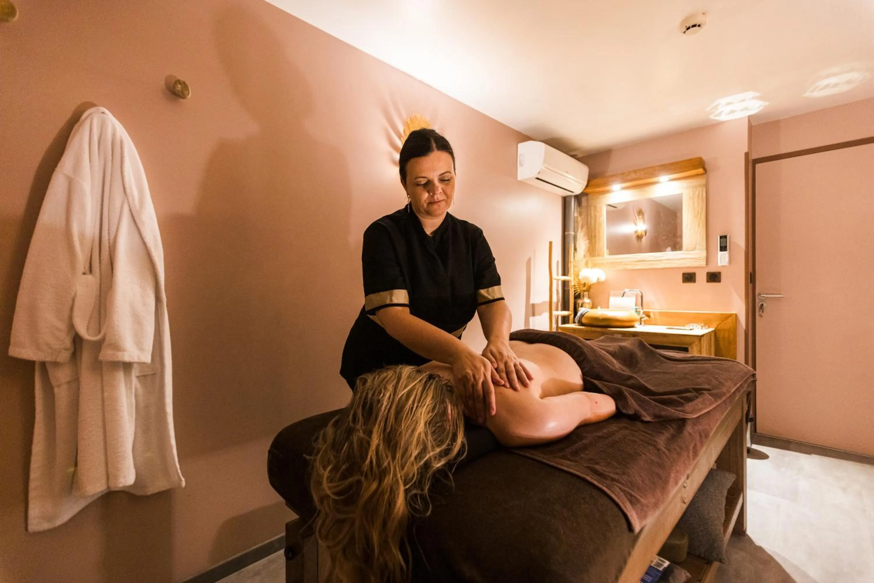 Massage in Plaza Madeleine & Spa