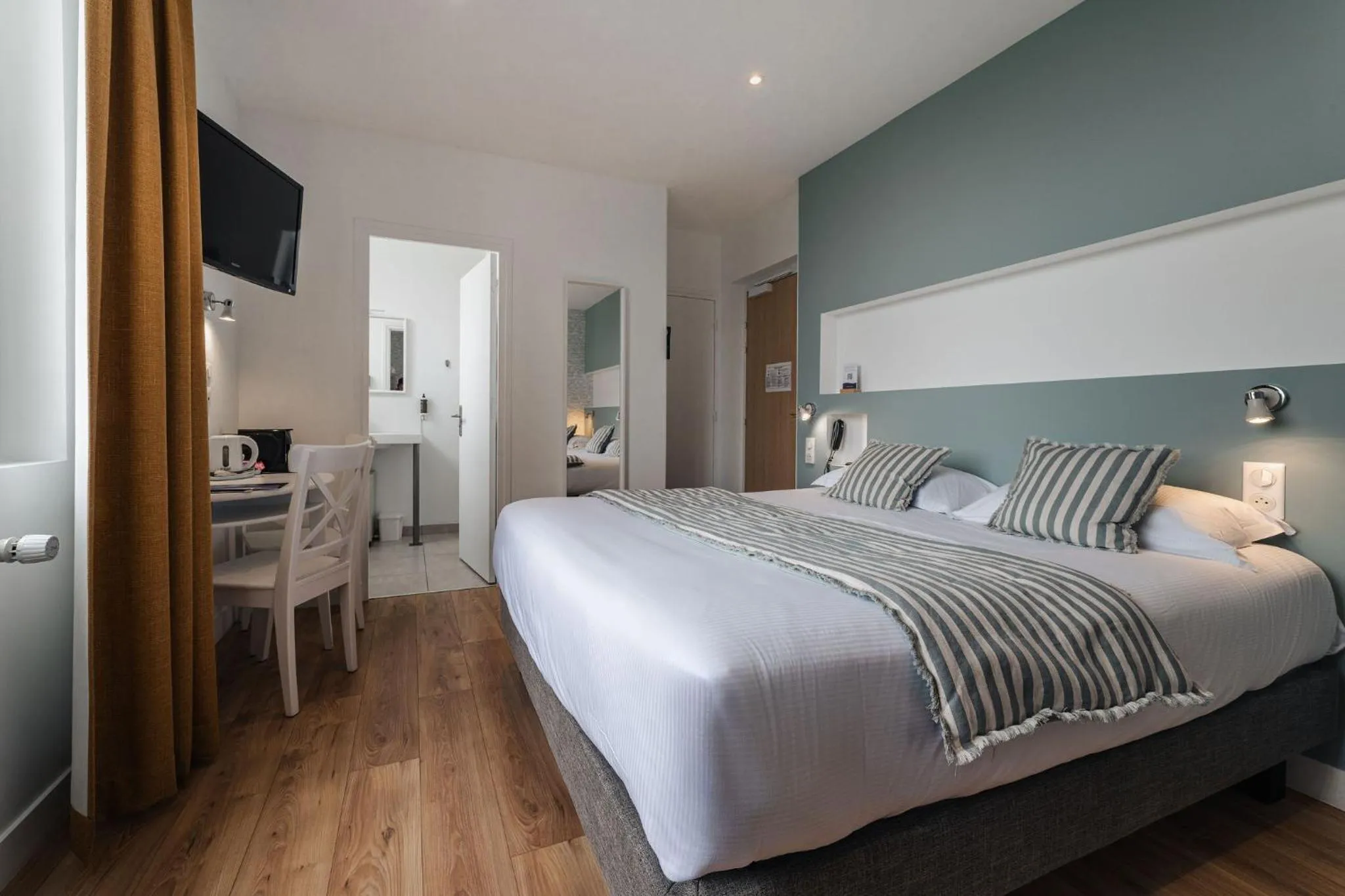 Triple Room in Hôtel Spa De La Citadelle Lorient