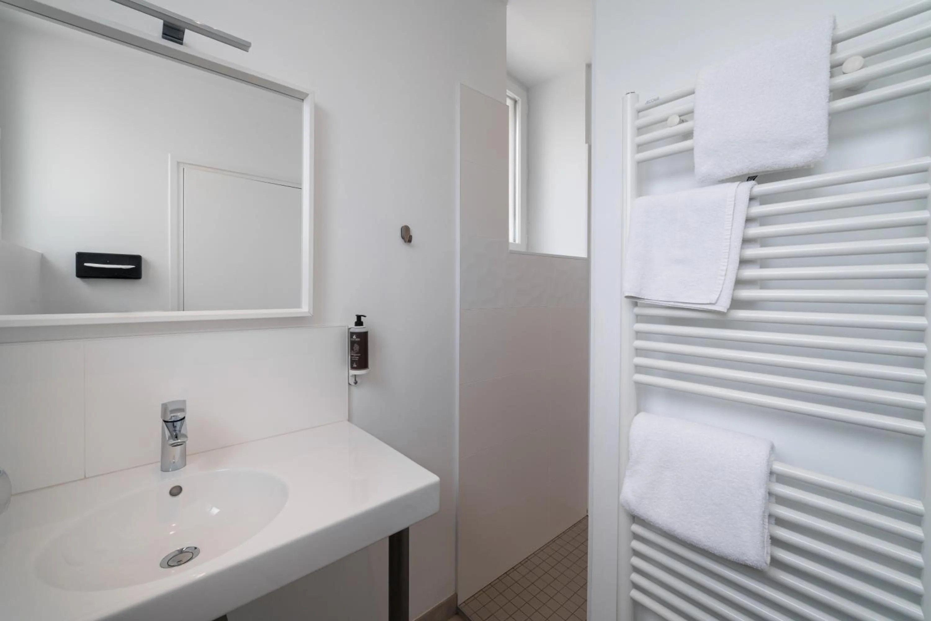 Shower in Hôtel Spa De La Citadelle Lorient