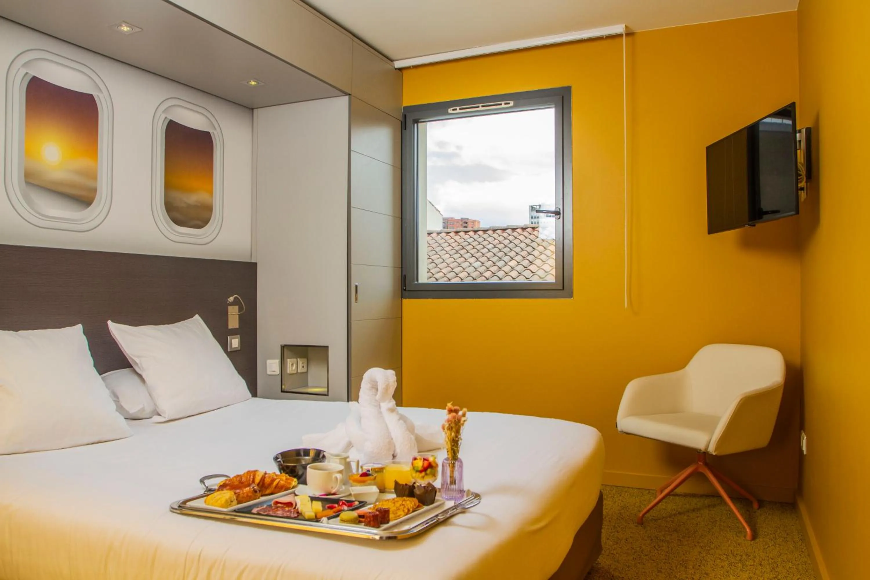 Bedroom, Bed in Appart Hôtel Clément Ader