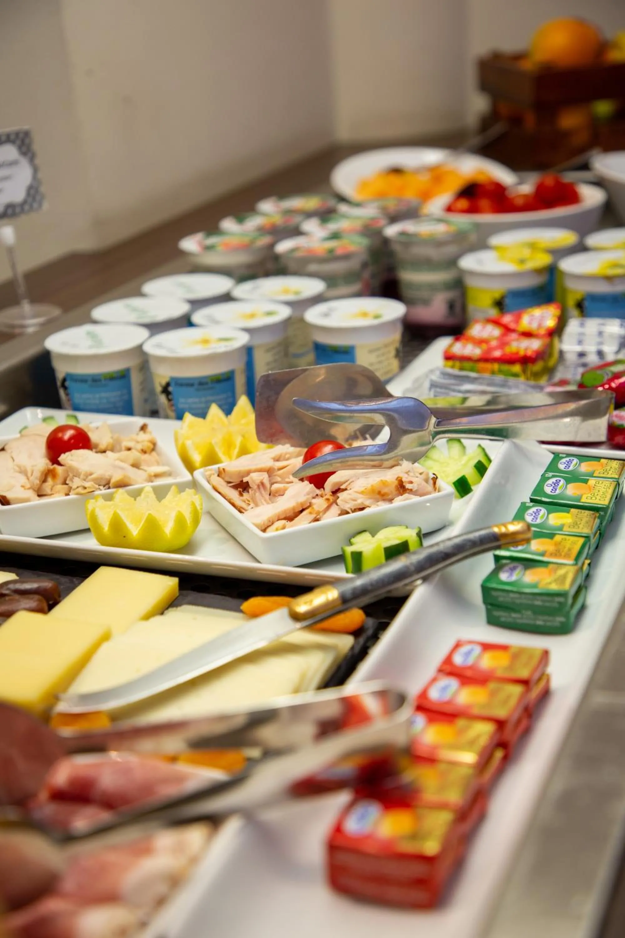 Buffet breakfast in Appart Hôtel Clément Ader