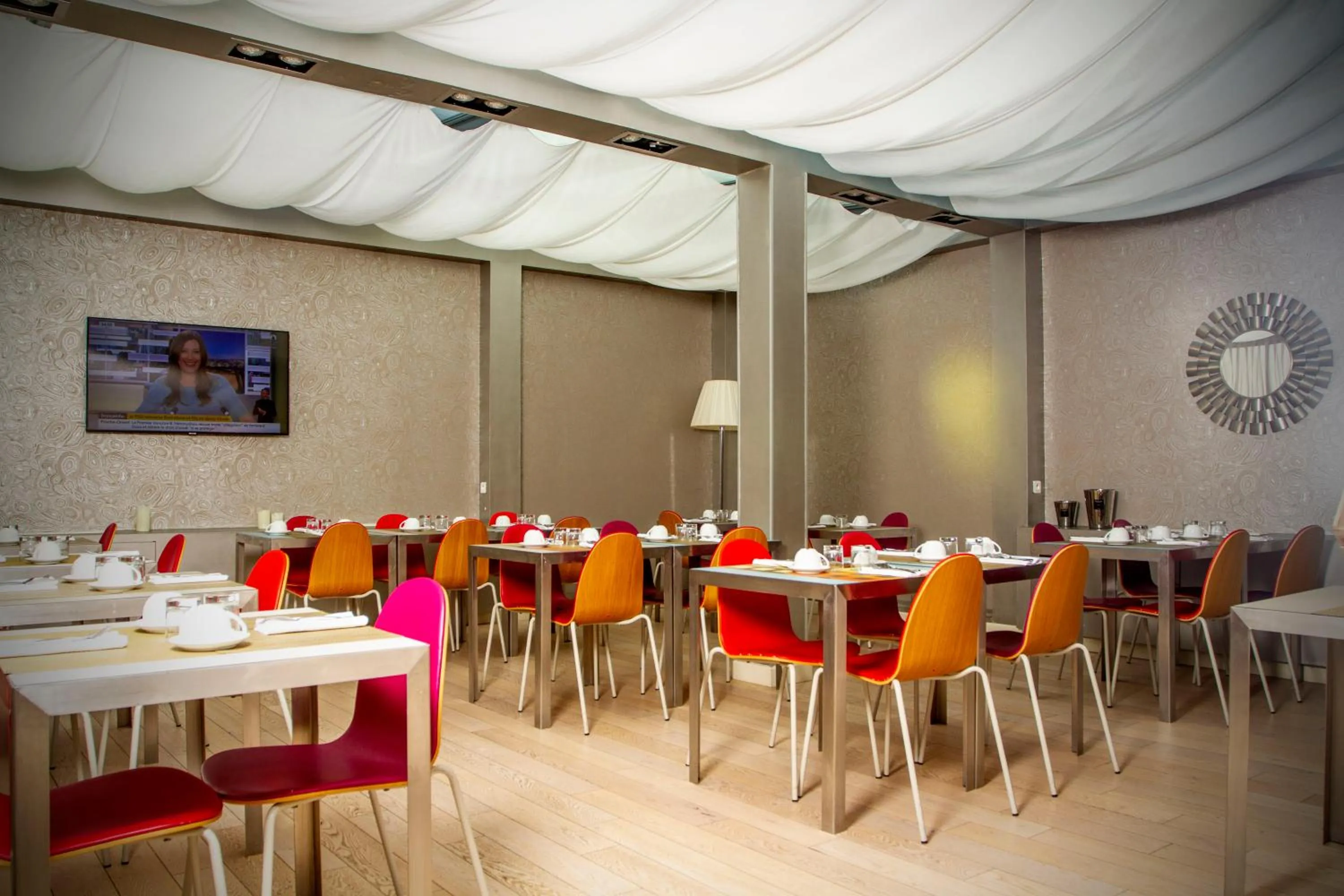 Breakfast in Appart Hôtel Clément Ader