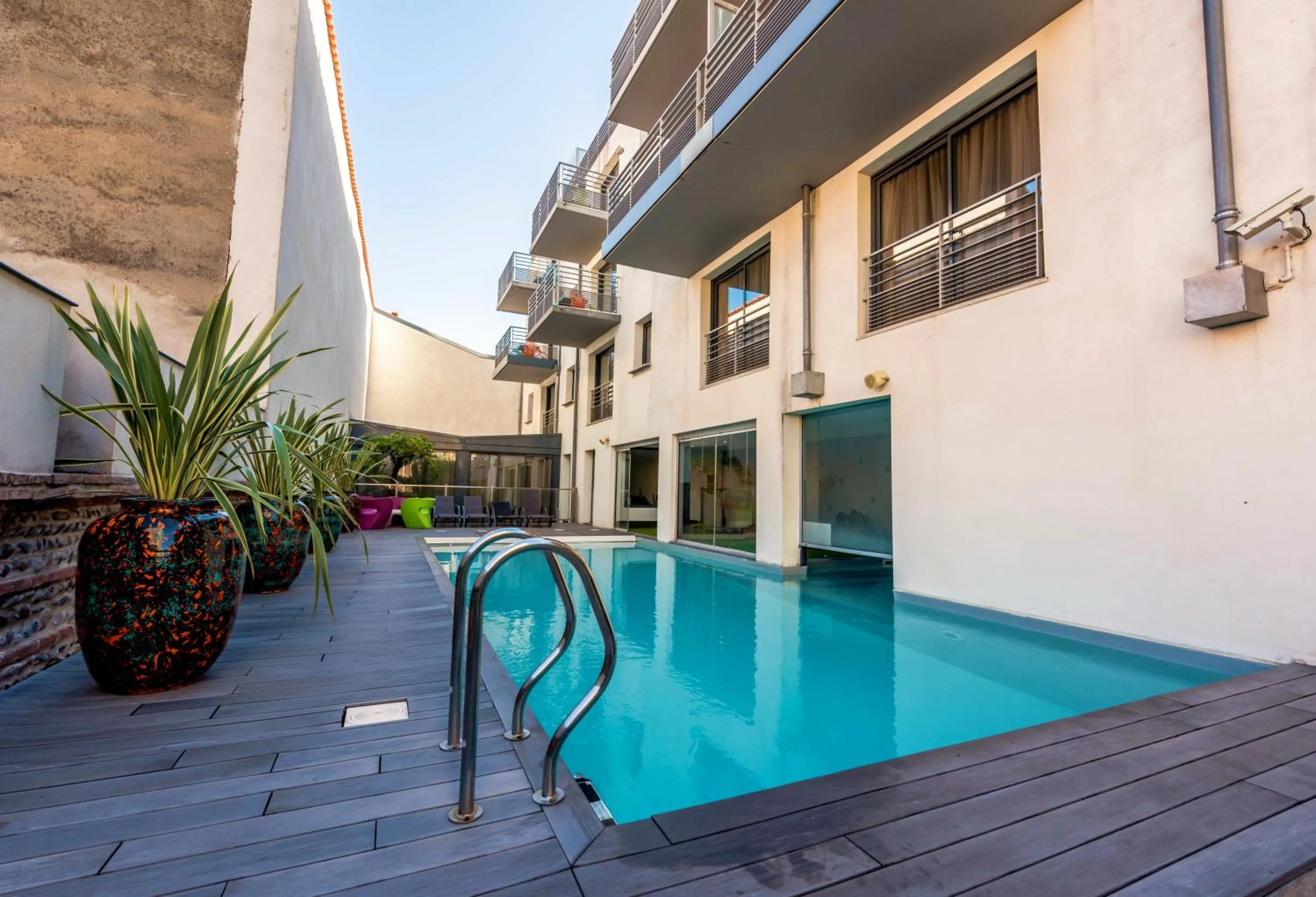 Swimming pool in Appart Hôtel Clément Ader