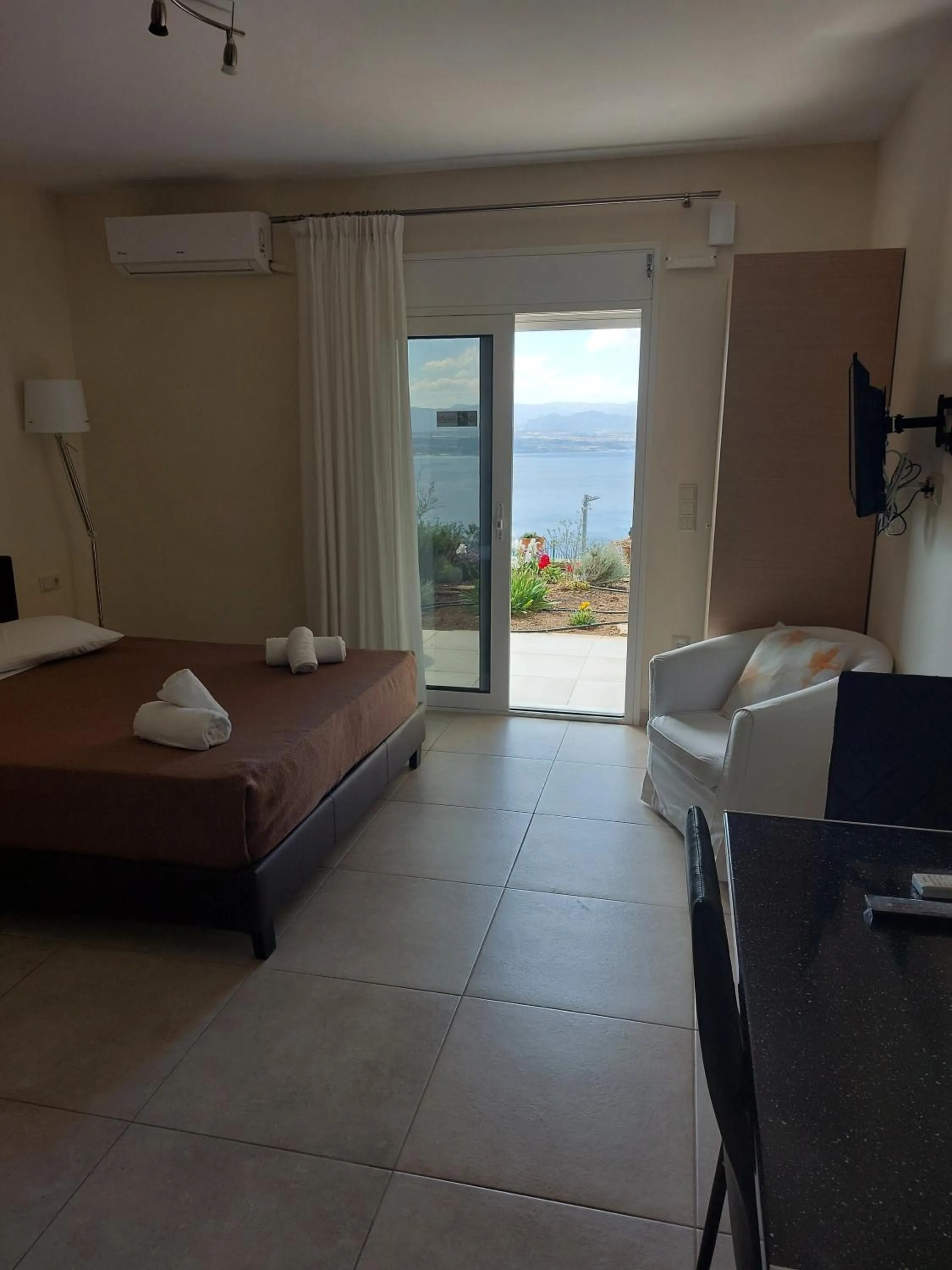 Bed in Aegean View Villa