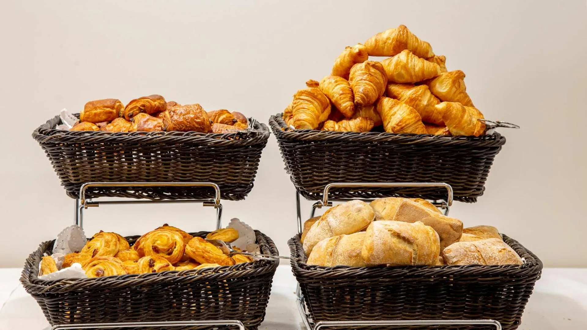 Restaurant/places to eat in Hôtel Paradis