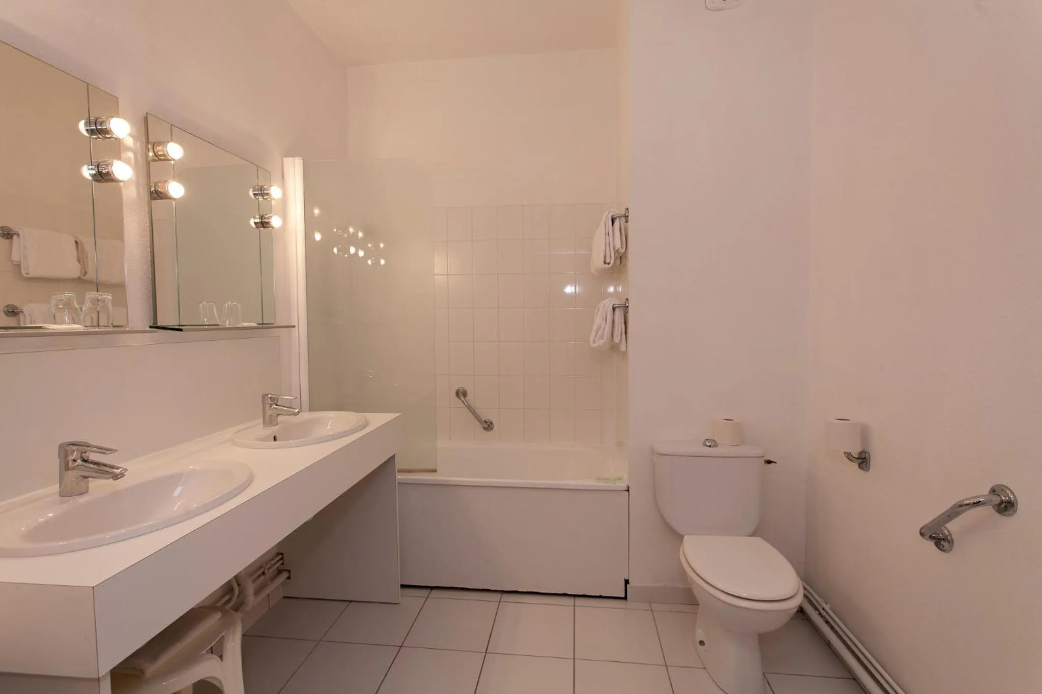 Toilet in Hôtel Paradis