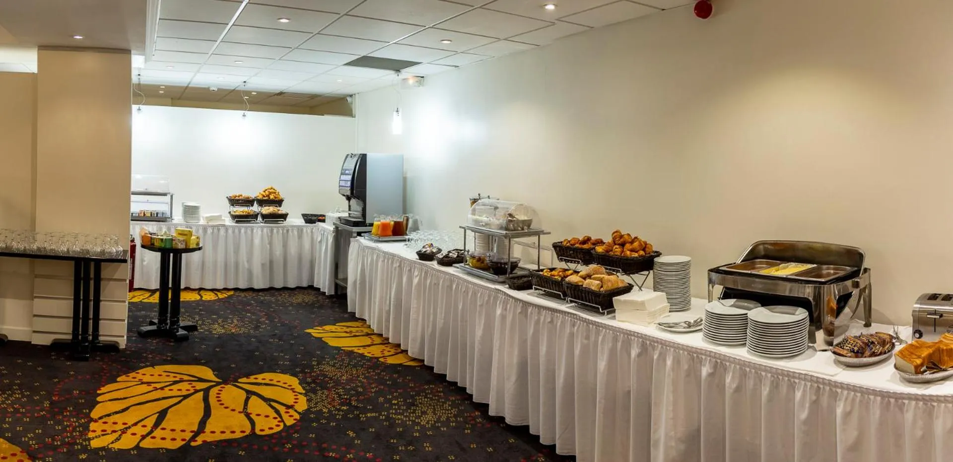 Property building in Hôtel Paradis