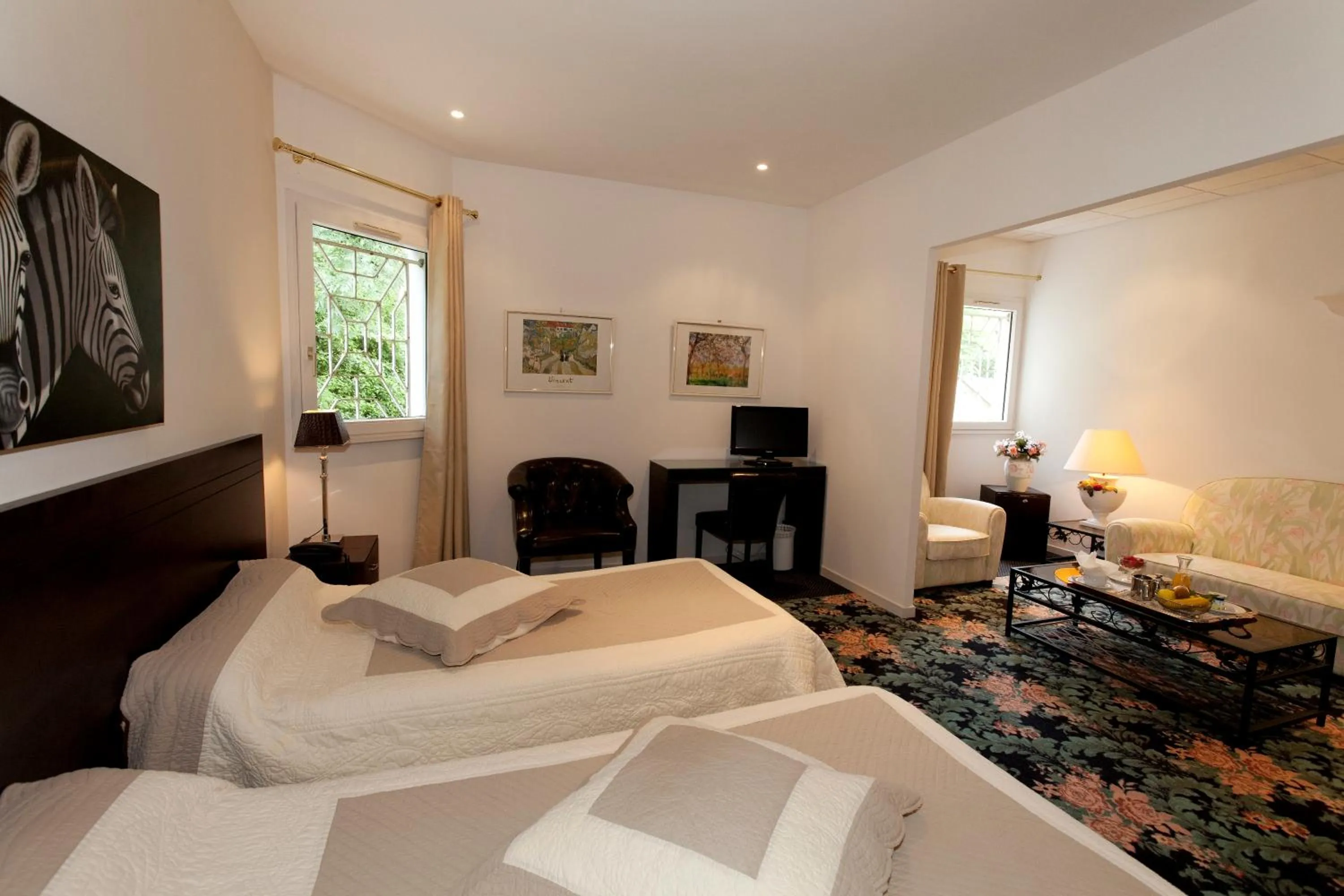 Photo of the whole room, Bed in Hôtel Paradis