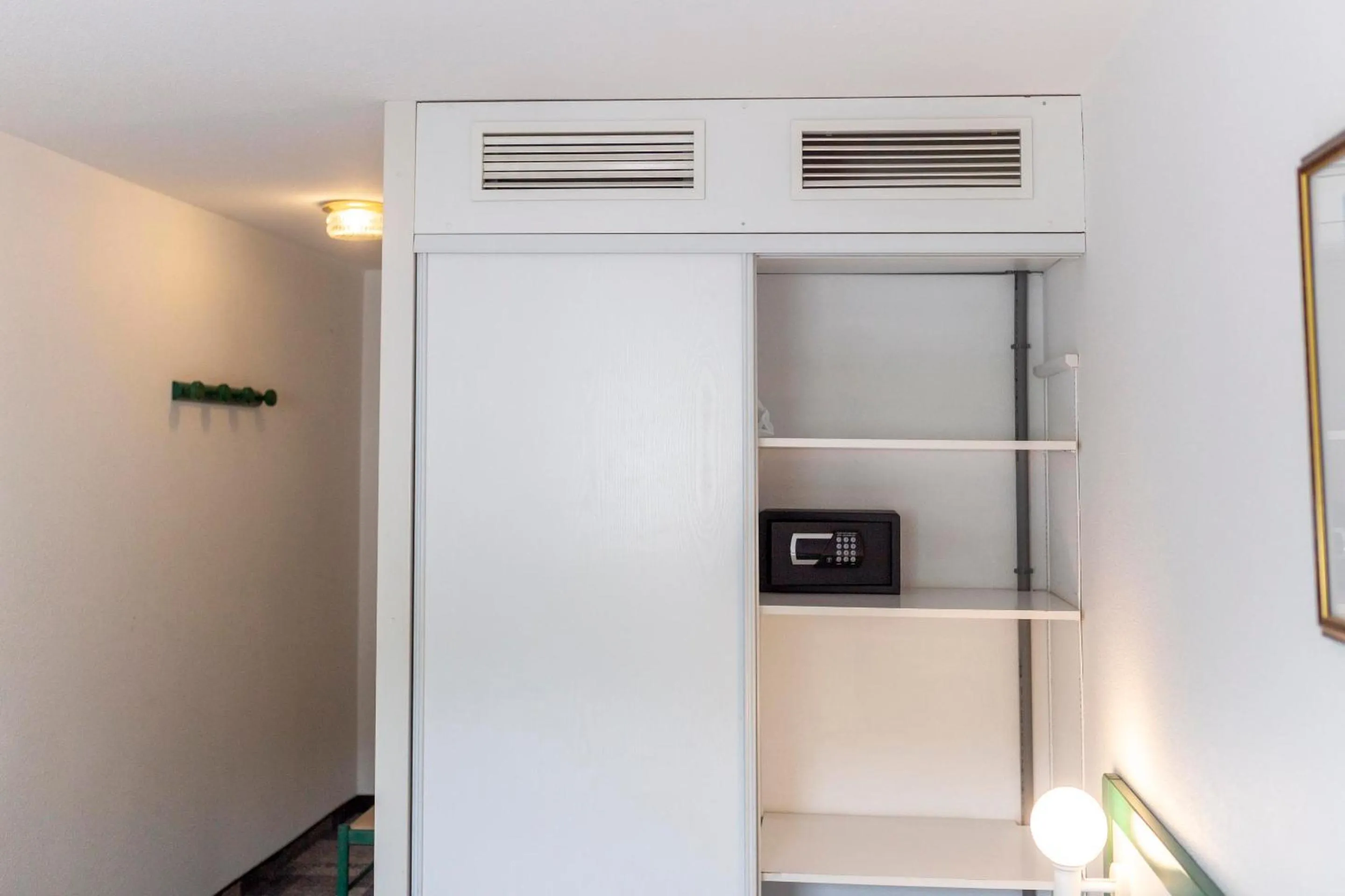 safe in Hôtel Paradis