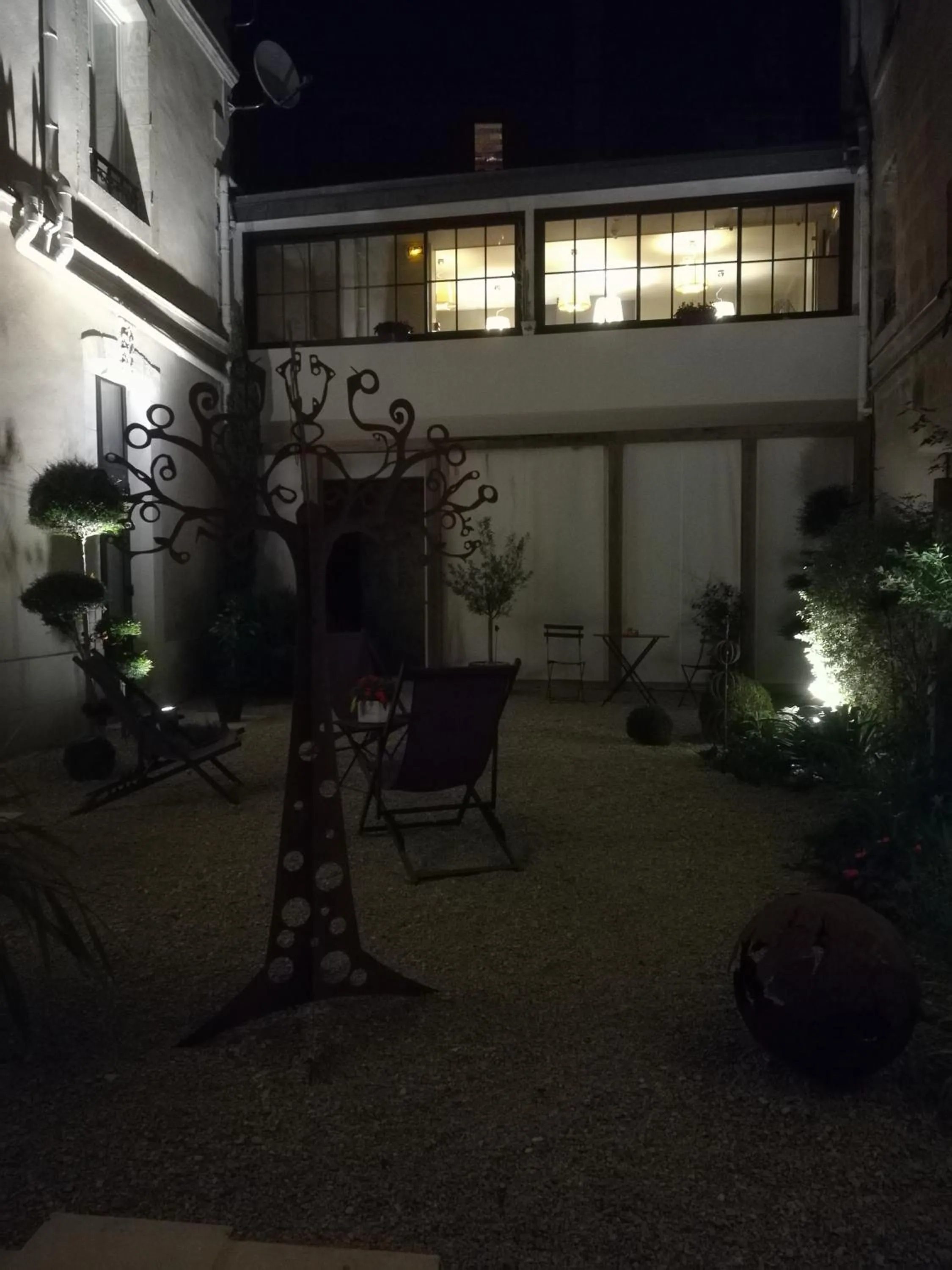 Patio in France Hôtel