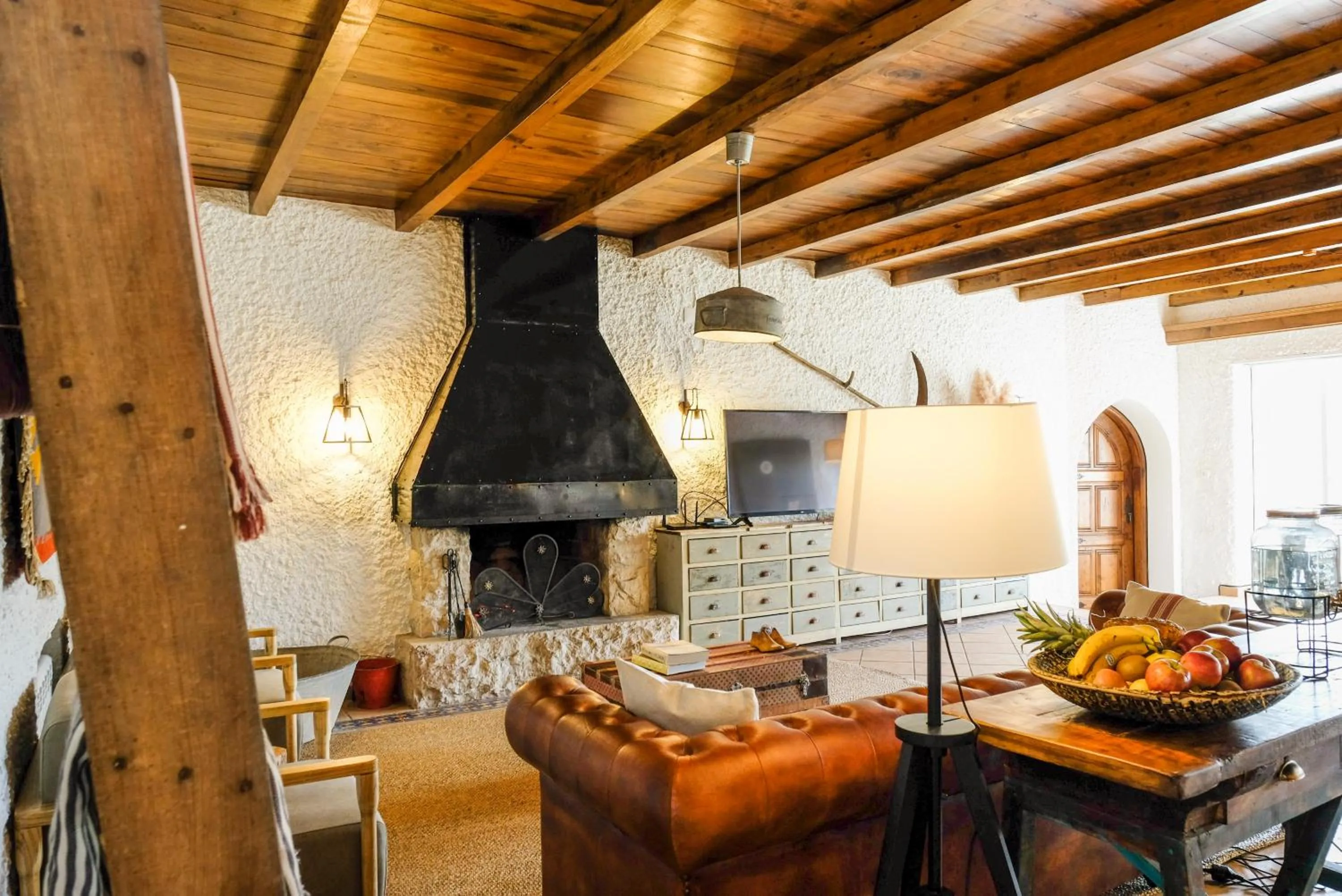 Communal lounge/ TV room in Lisbon Country Villa