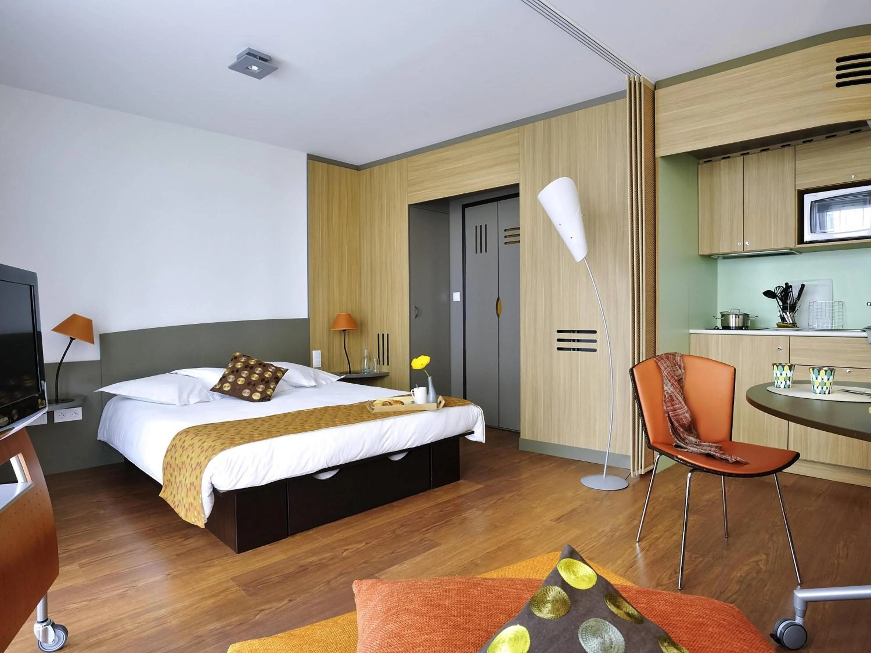 Bedroom, Bed in Aparthotel Adagio Nantes Centre