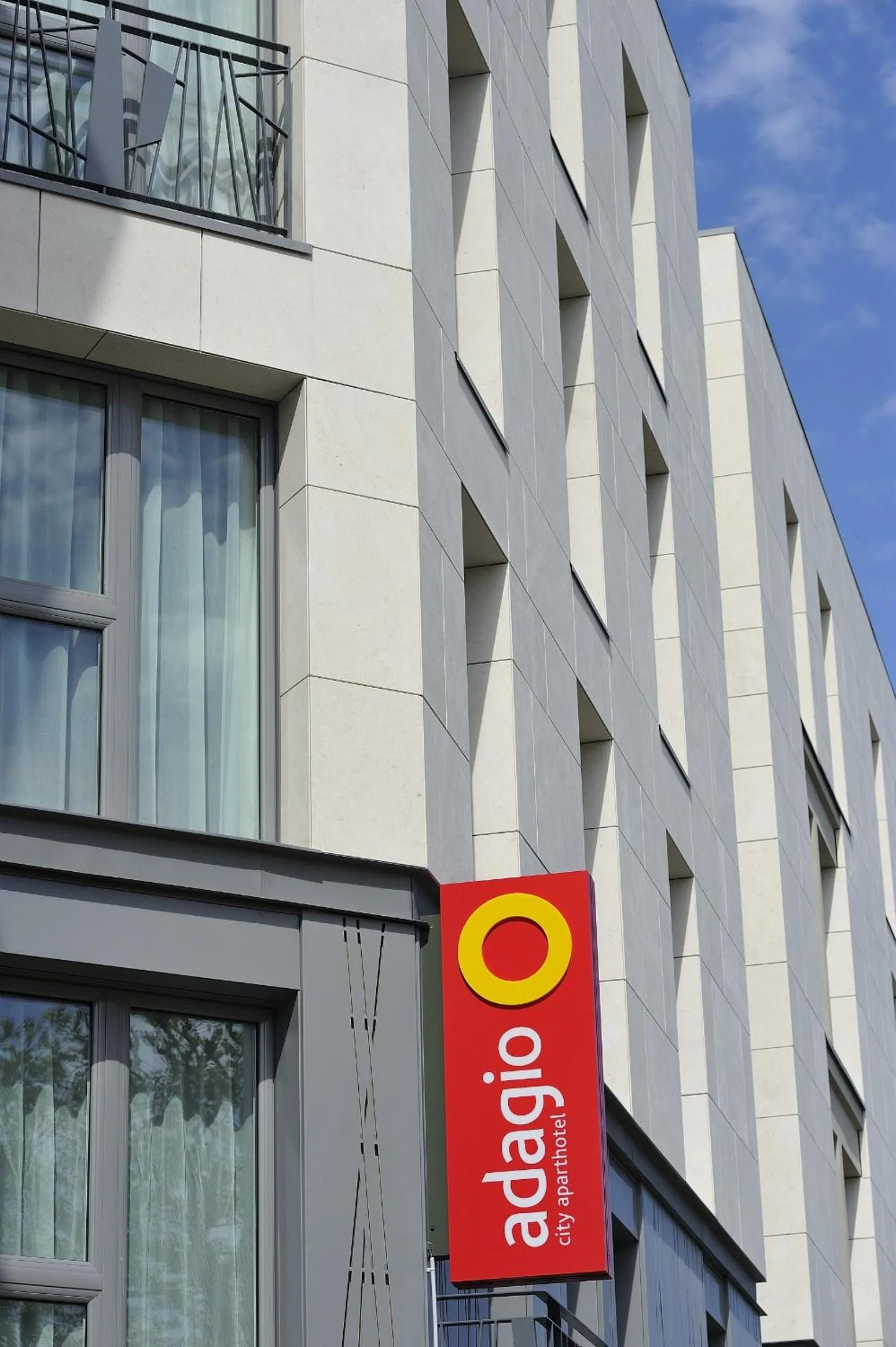 Facade/entrance in Aparthotel Adagio Nantes Centre