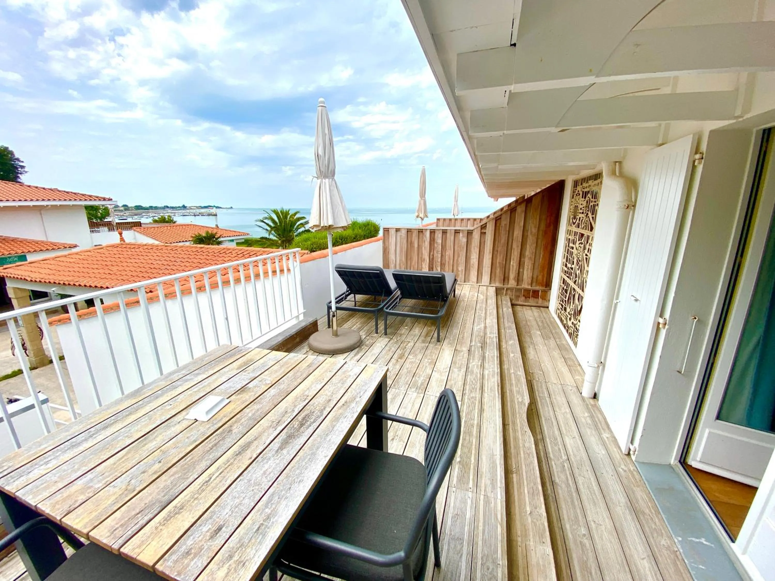 Patio in HR Hôtel-Restaurant & Spa Marin