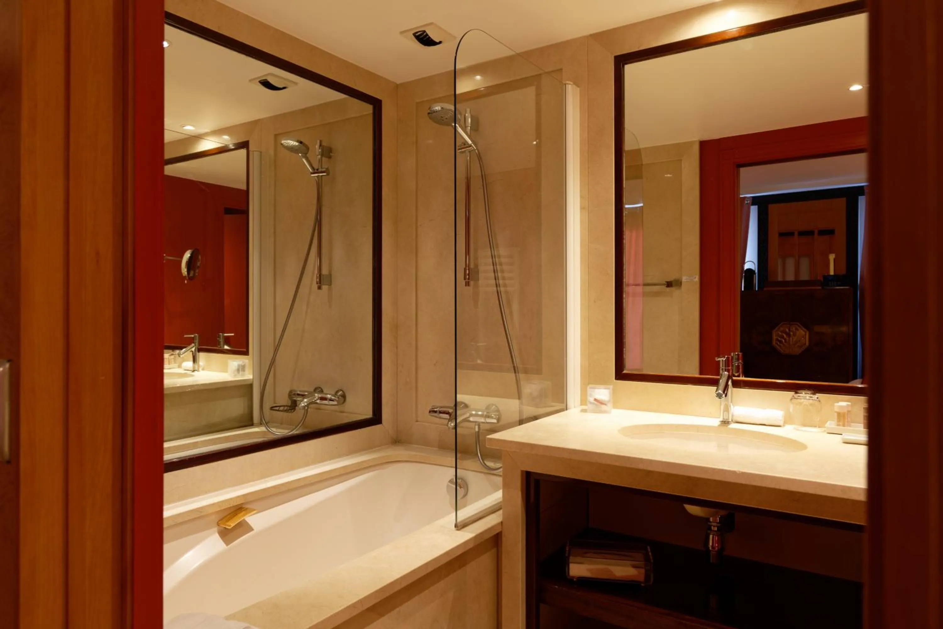 Bathroom in HR Hôtel-Restaurant & Spa Marin