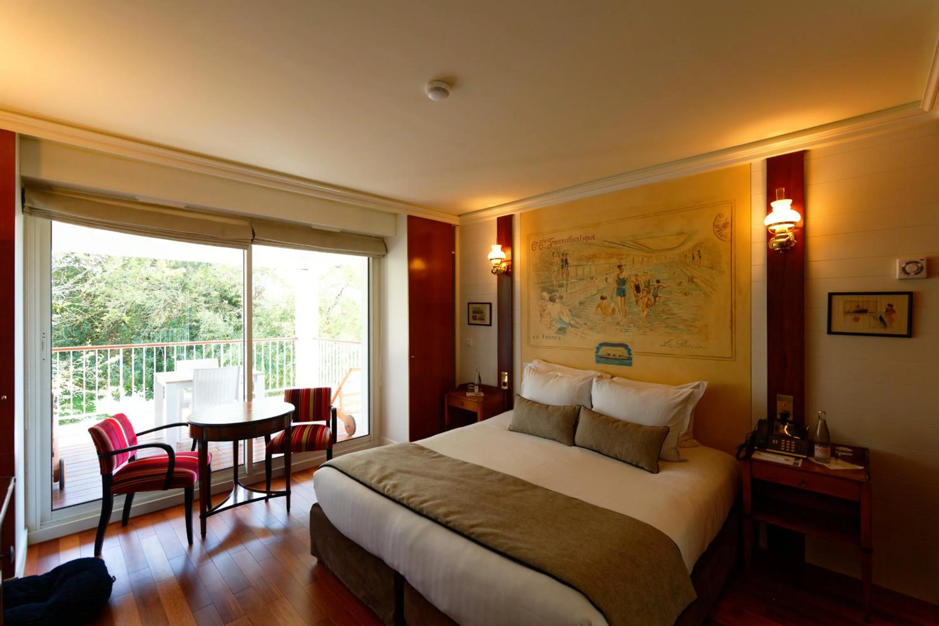 Bed in HR Hôtel-Restaurant & Spa Marin