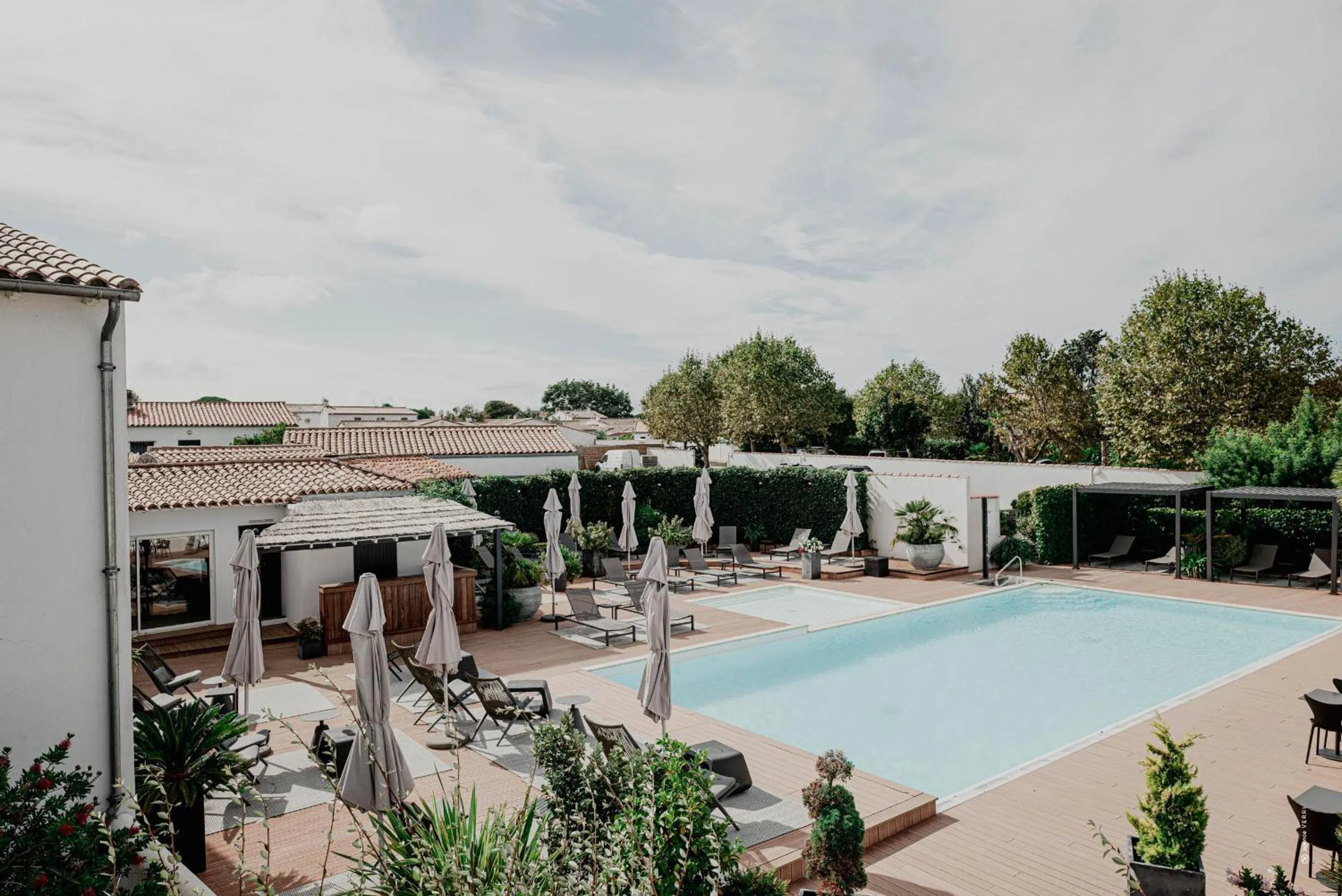 Swimming pool in HR Hôtel-Restaurant & Spa Marin