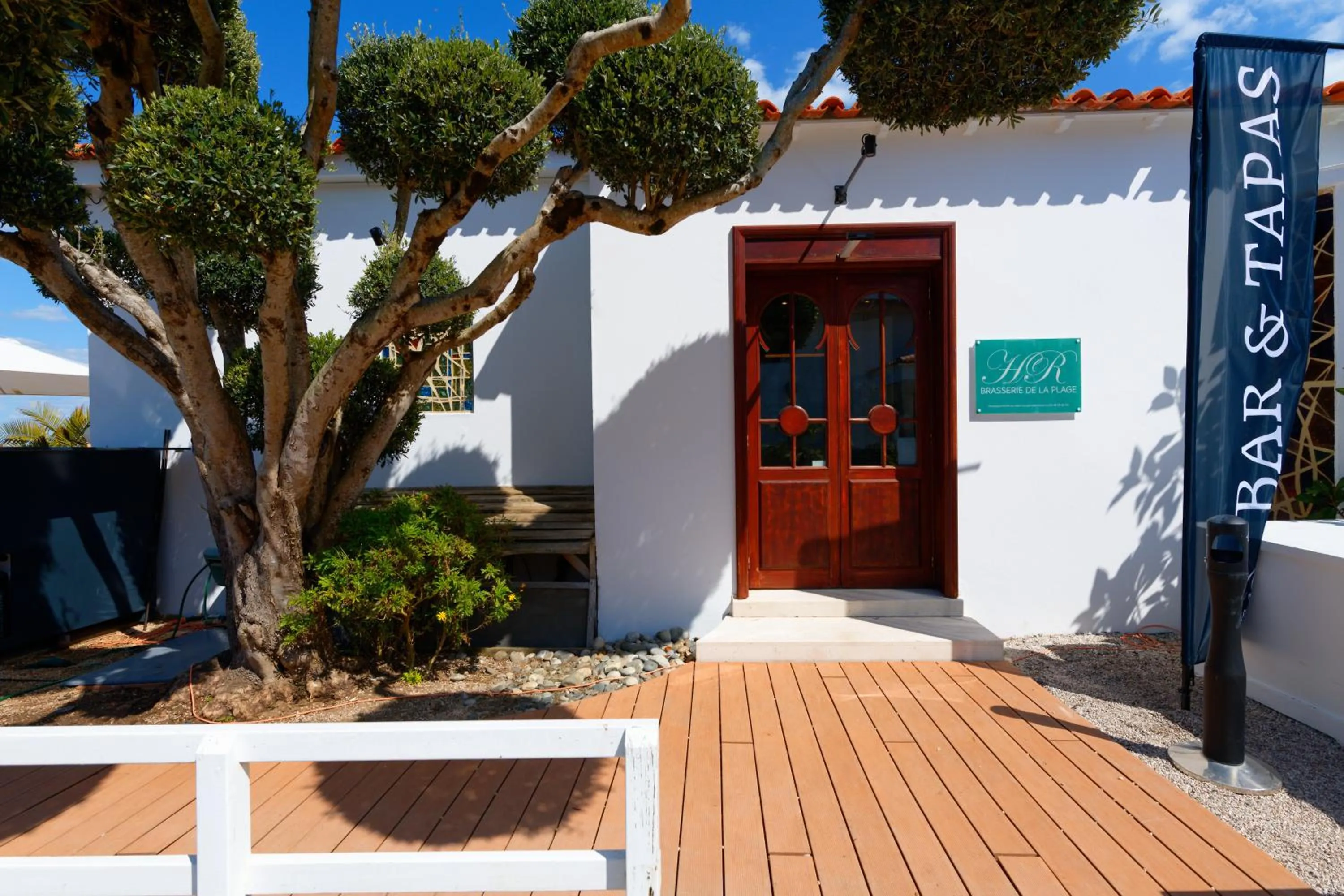 Facade/entrance in HR Hôtel-Restaurant & Spa Marin