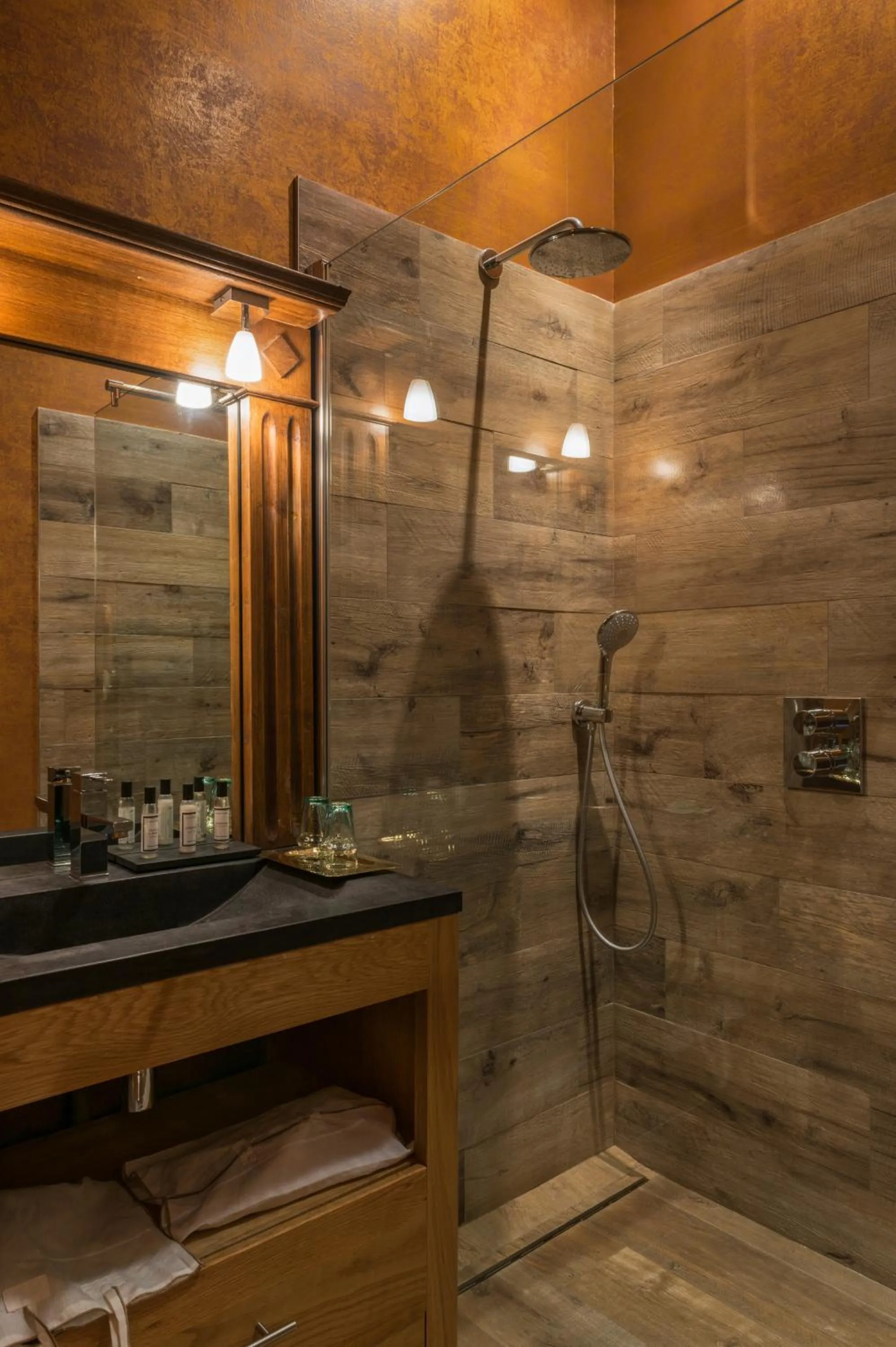 Shower in Château de Saint Paterne