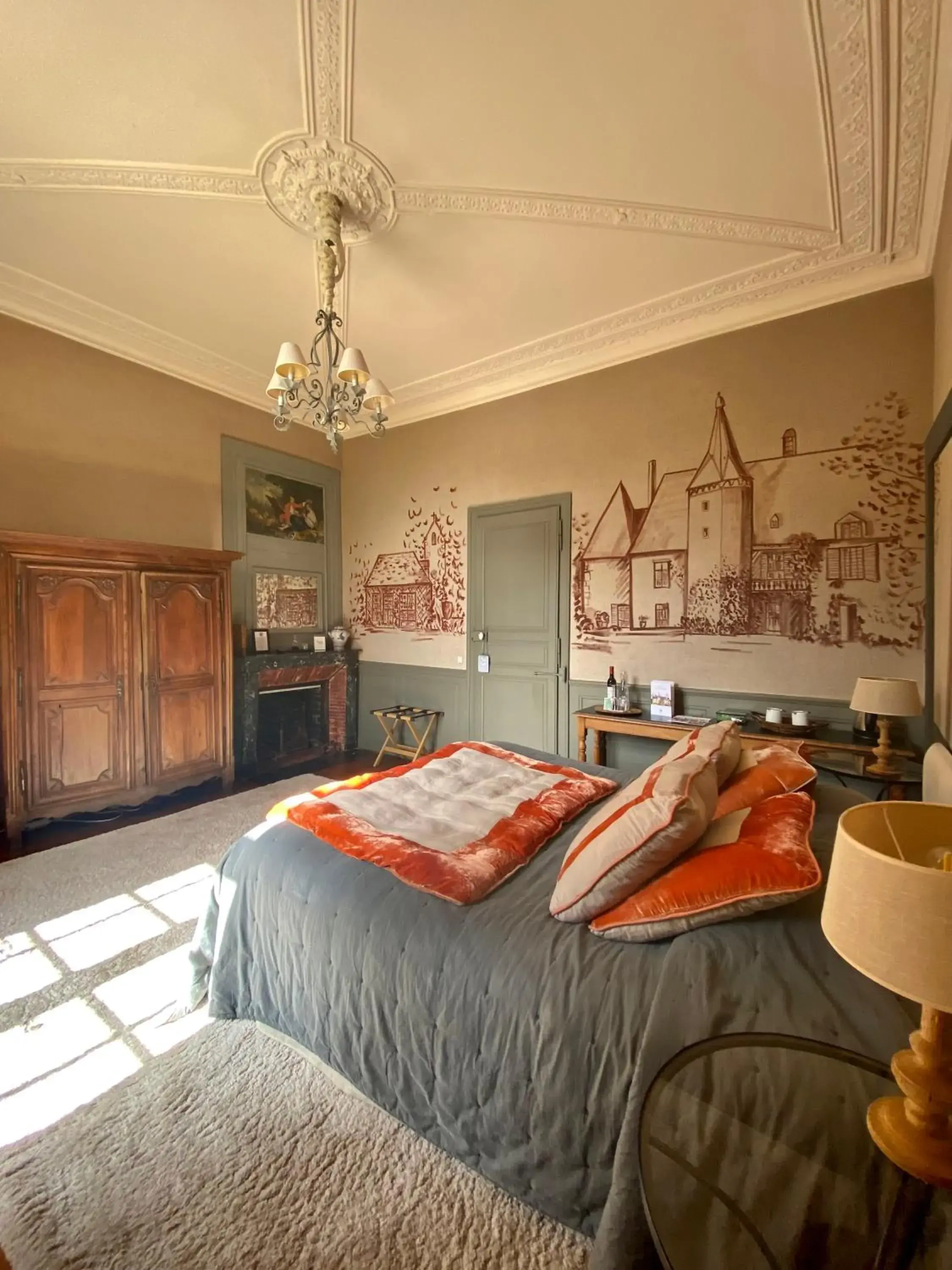 Classic Twin Room in Château de Saint Paterne Classic Twin Room in Château de Saint Paterne