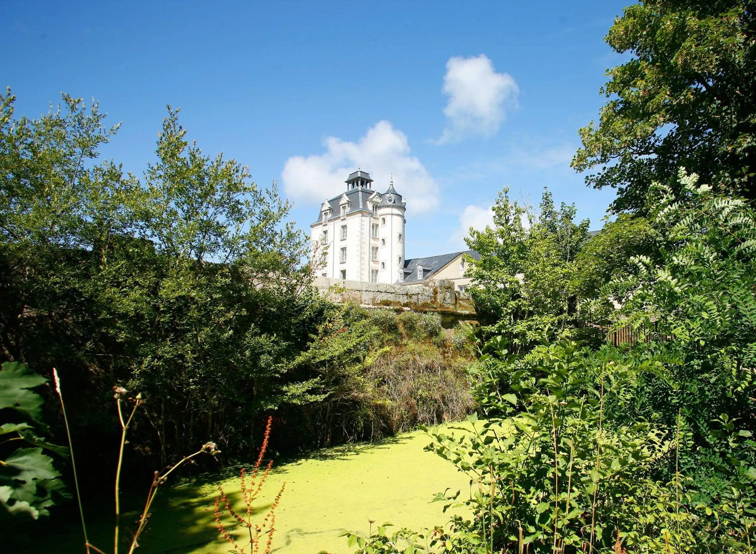 Garden view in Résidence Odalys Le Château de Kéravéon