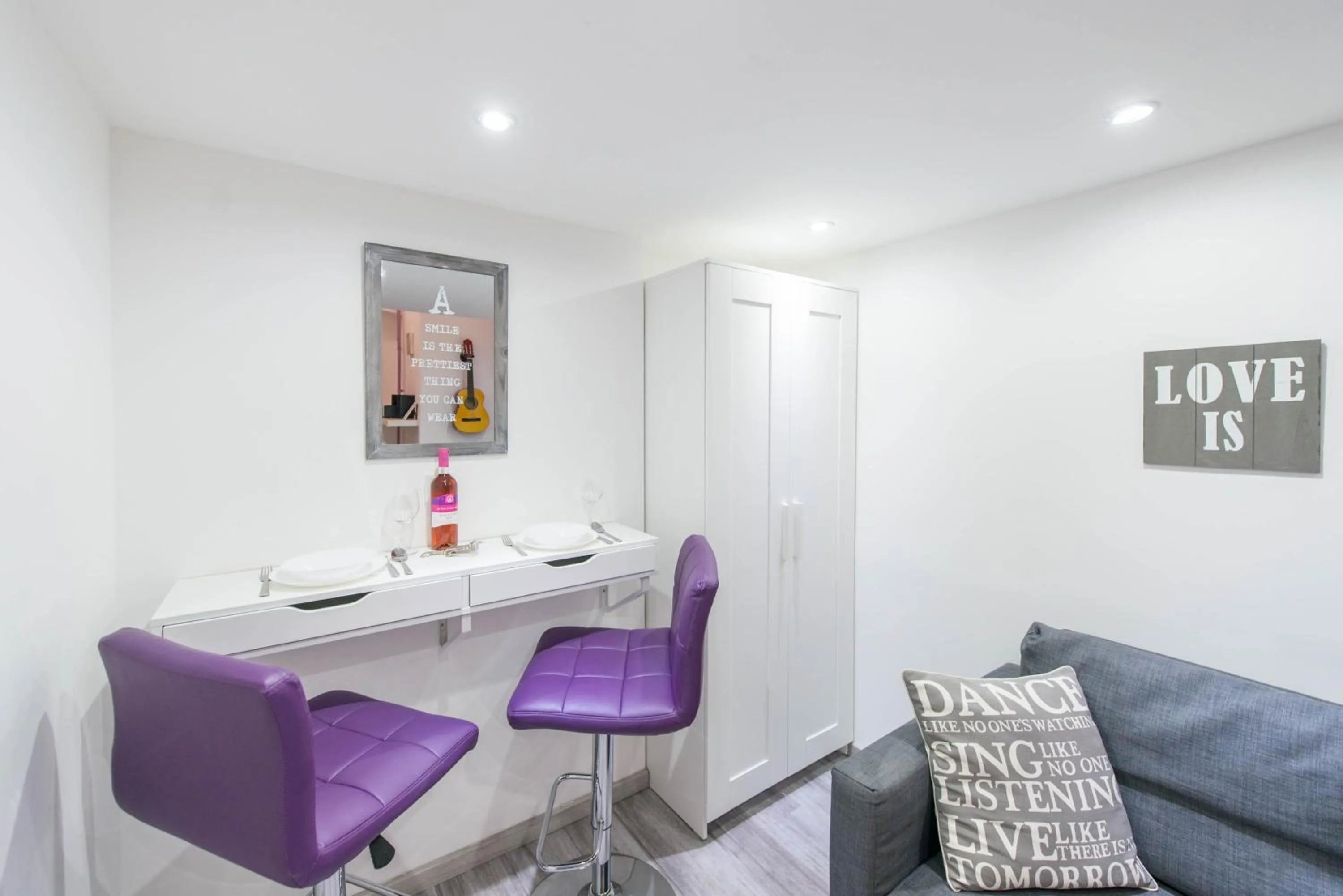 Living room in happy home POP