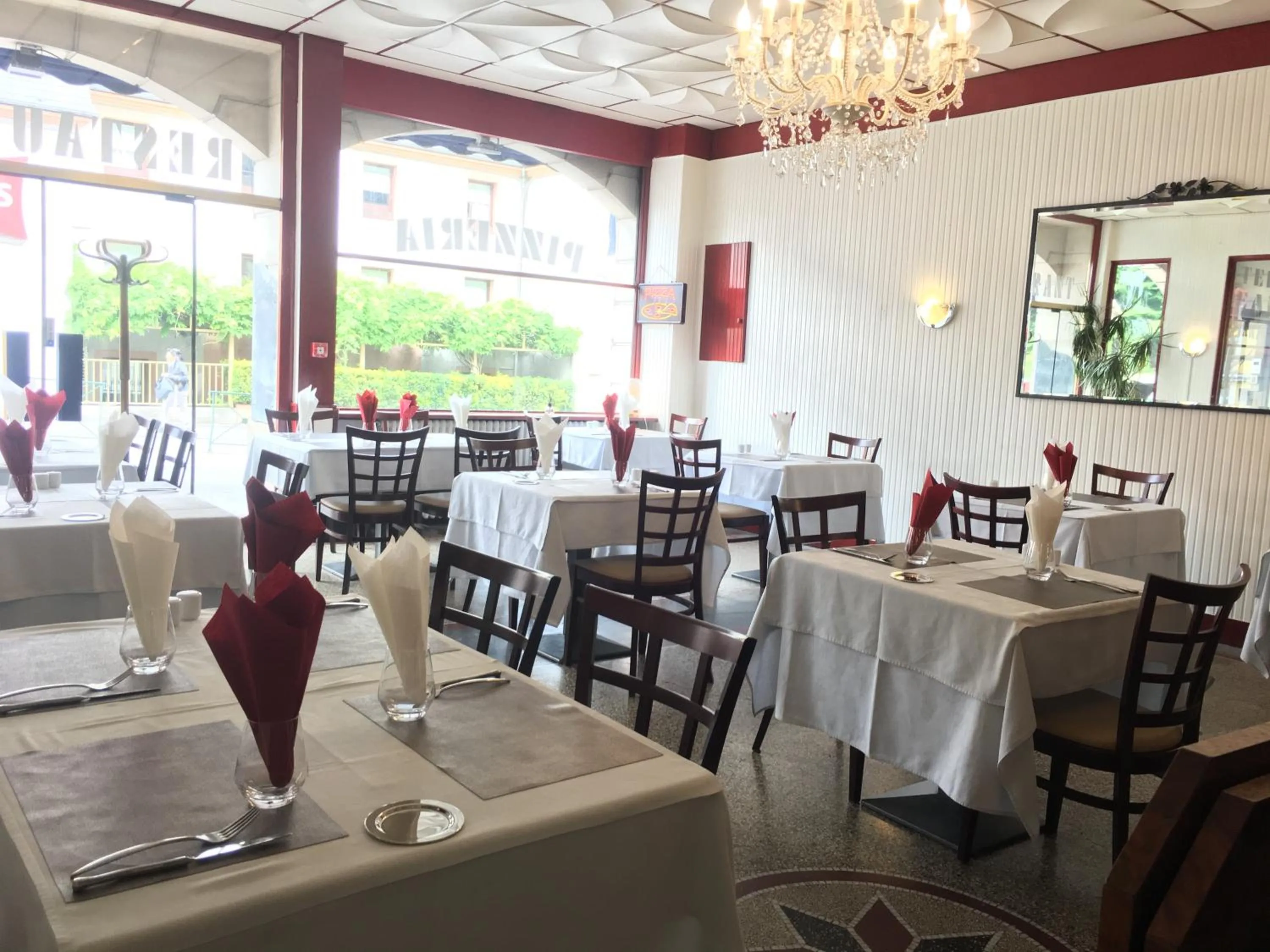 Restaurant/places to eat in Hôtel Océan