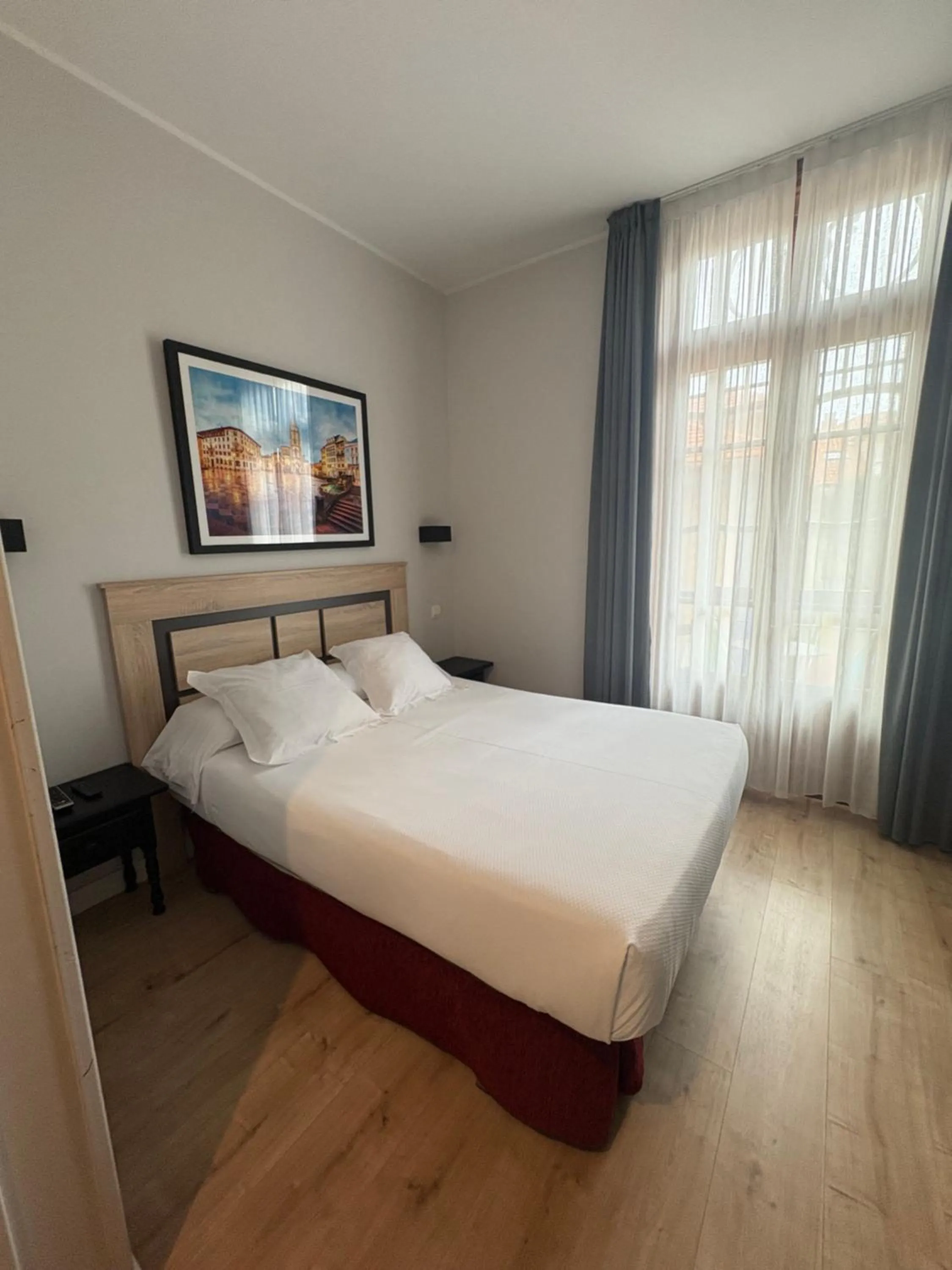 Photo of the whole room in Hotel Puerto de Llanes