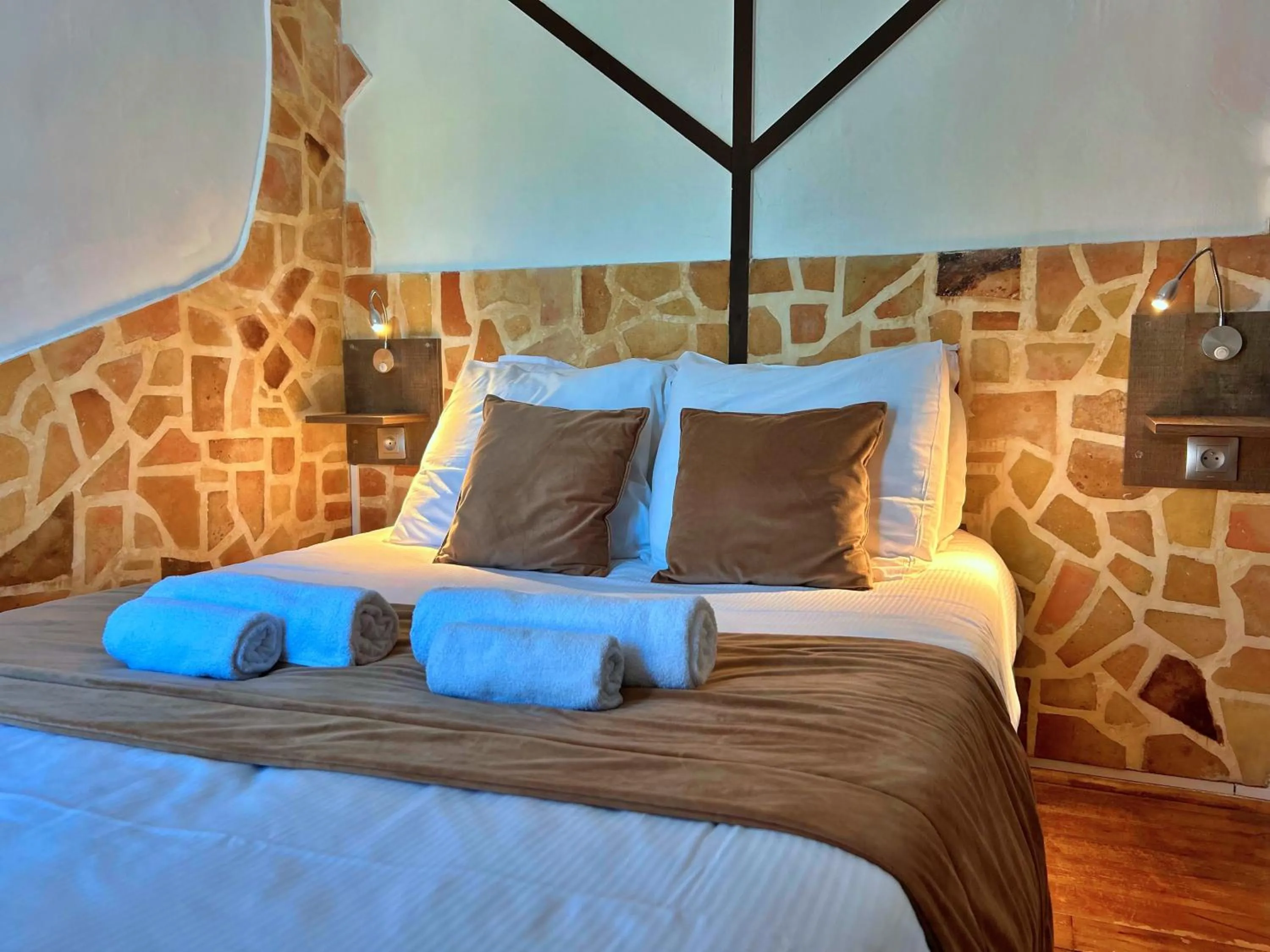 Restaurant/places to eat, Bed in Les Callunes