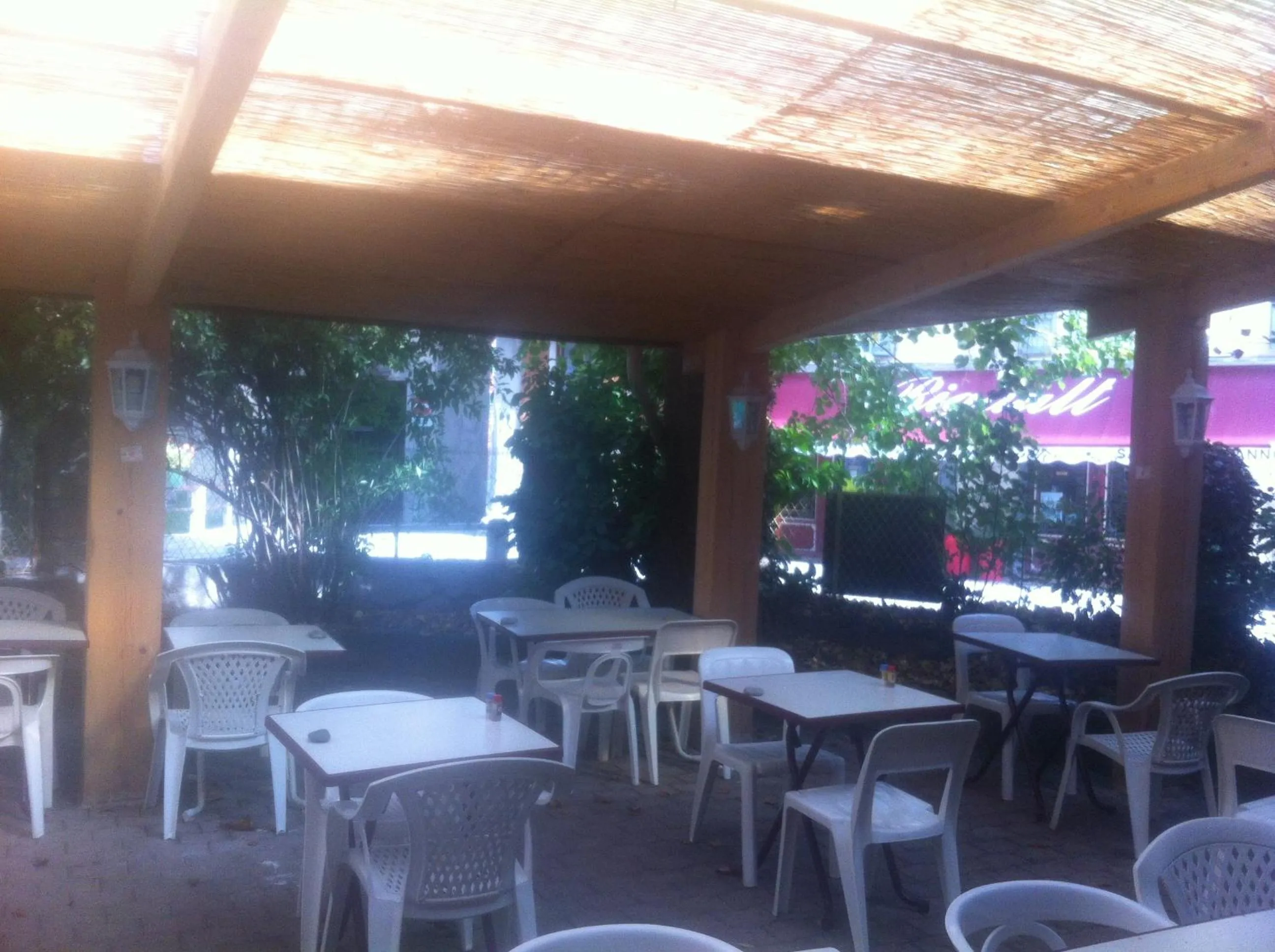 Restaurant/places to eat in Le Beausejour