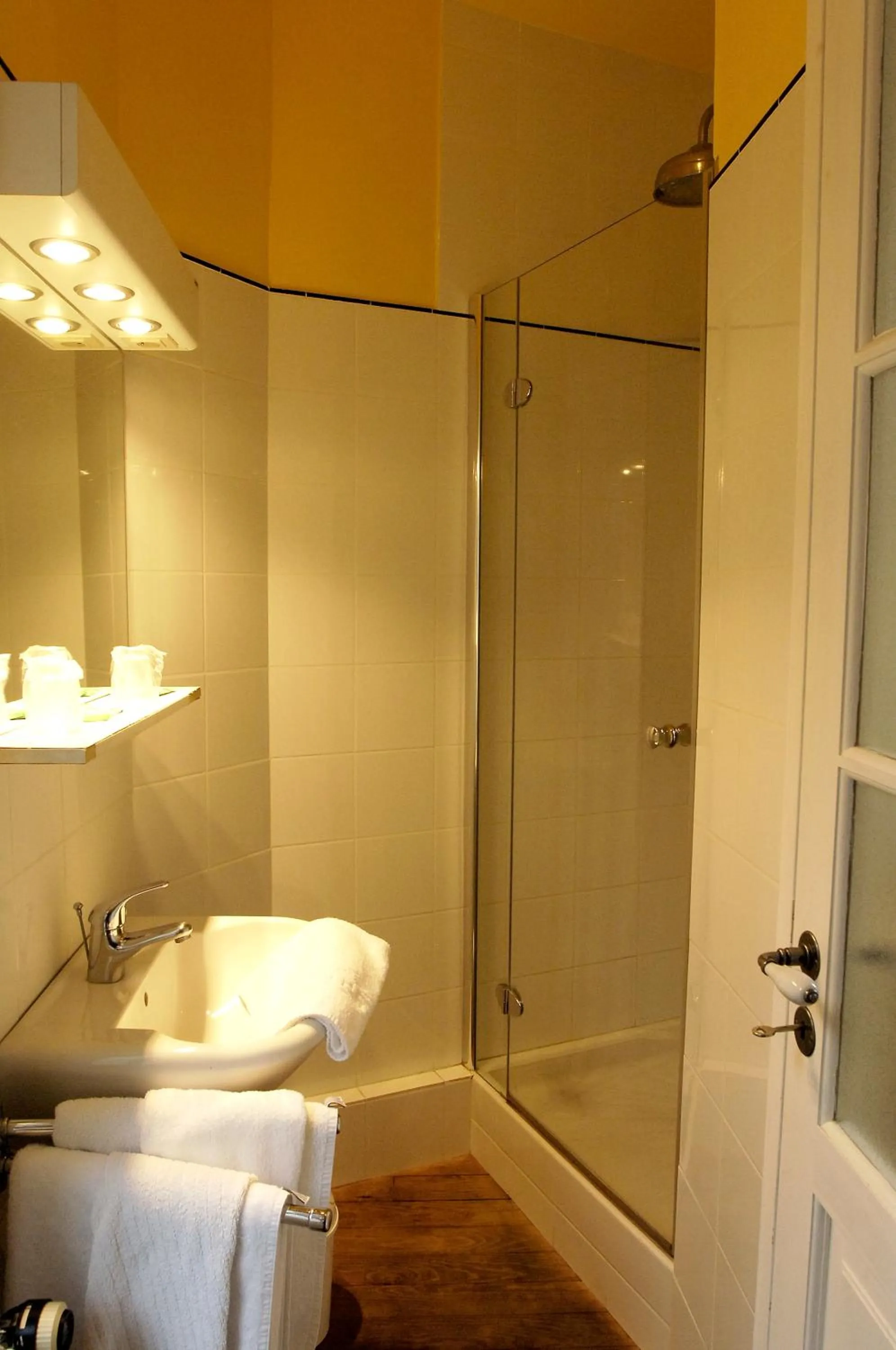 Shower in Hotel Des Falaises