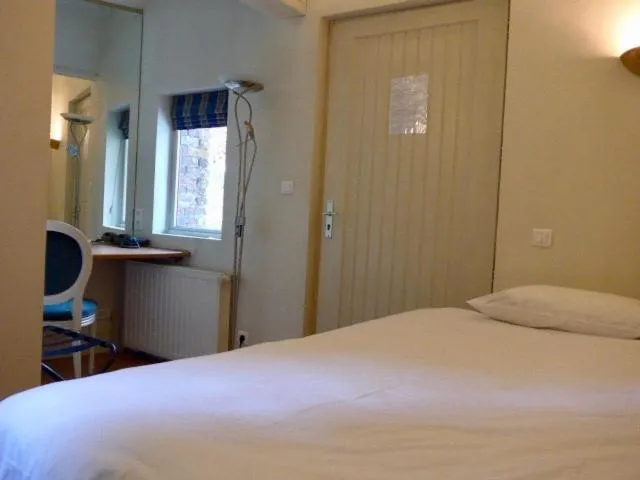 Bed in Chateau D'aubry