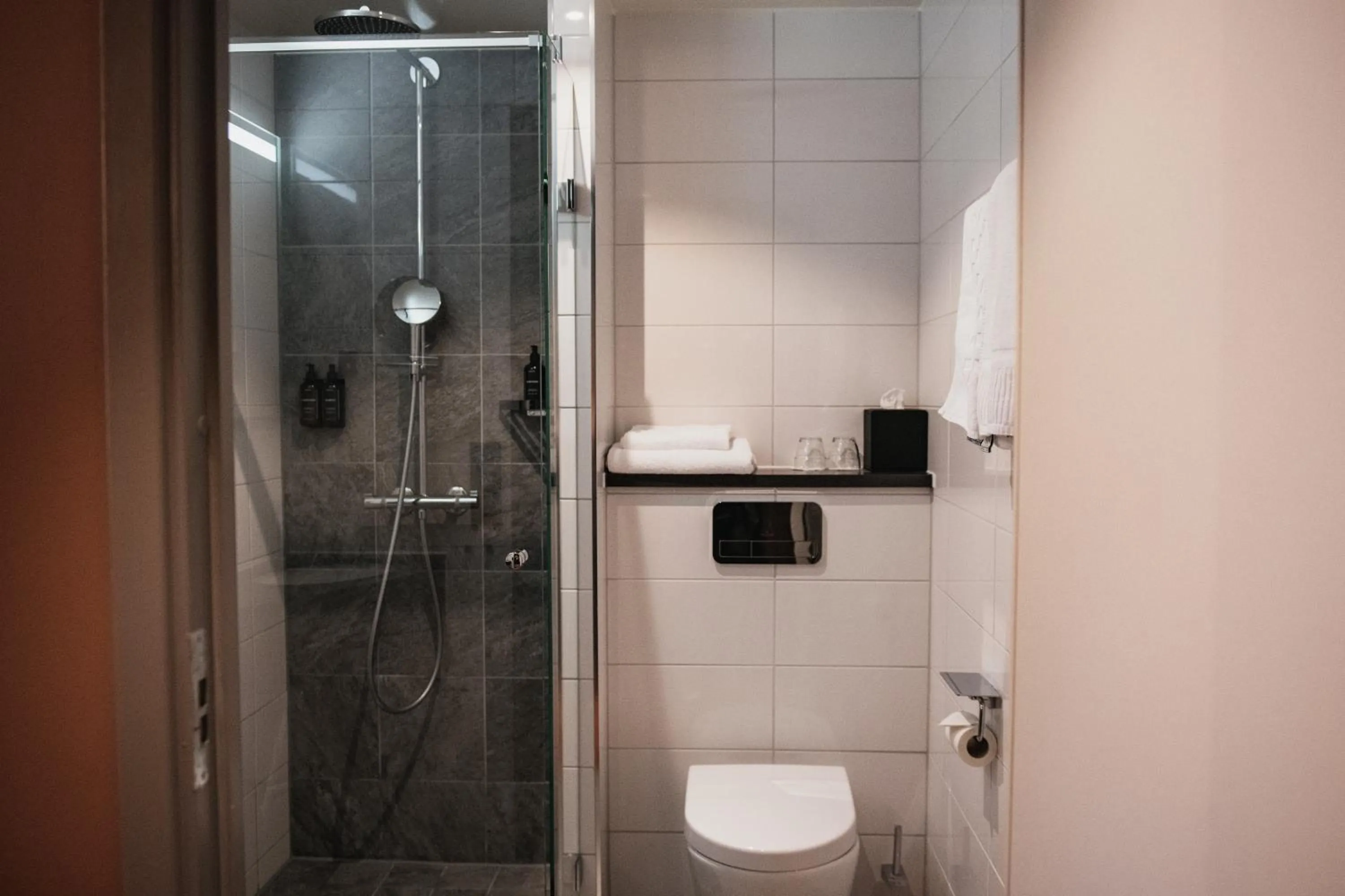 Shower in Home Hotel Bergmästaren