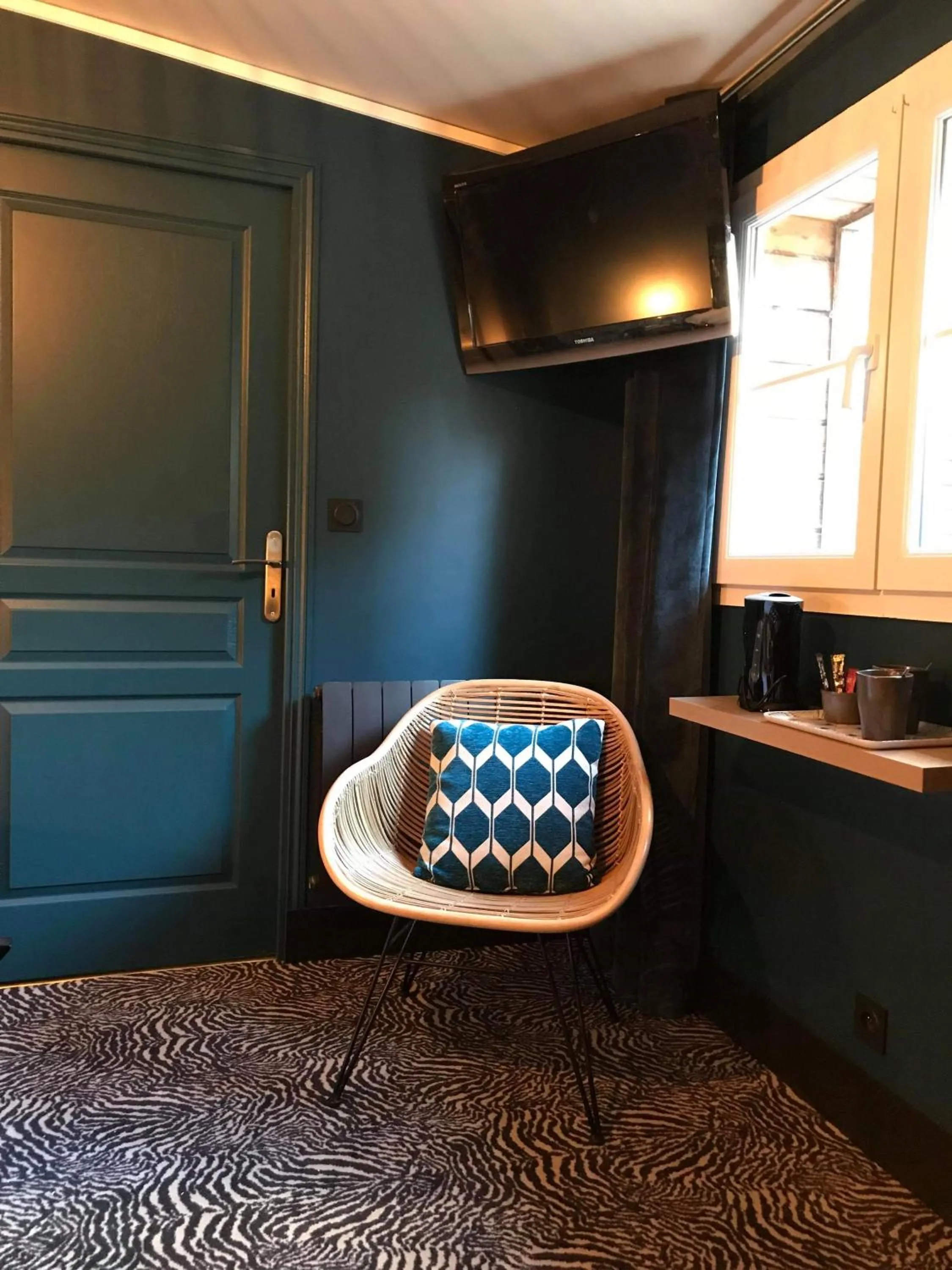 TV and multimedia in La villa 10 HÔTEL SPA