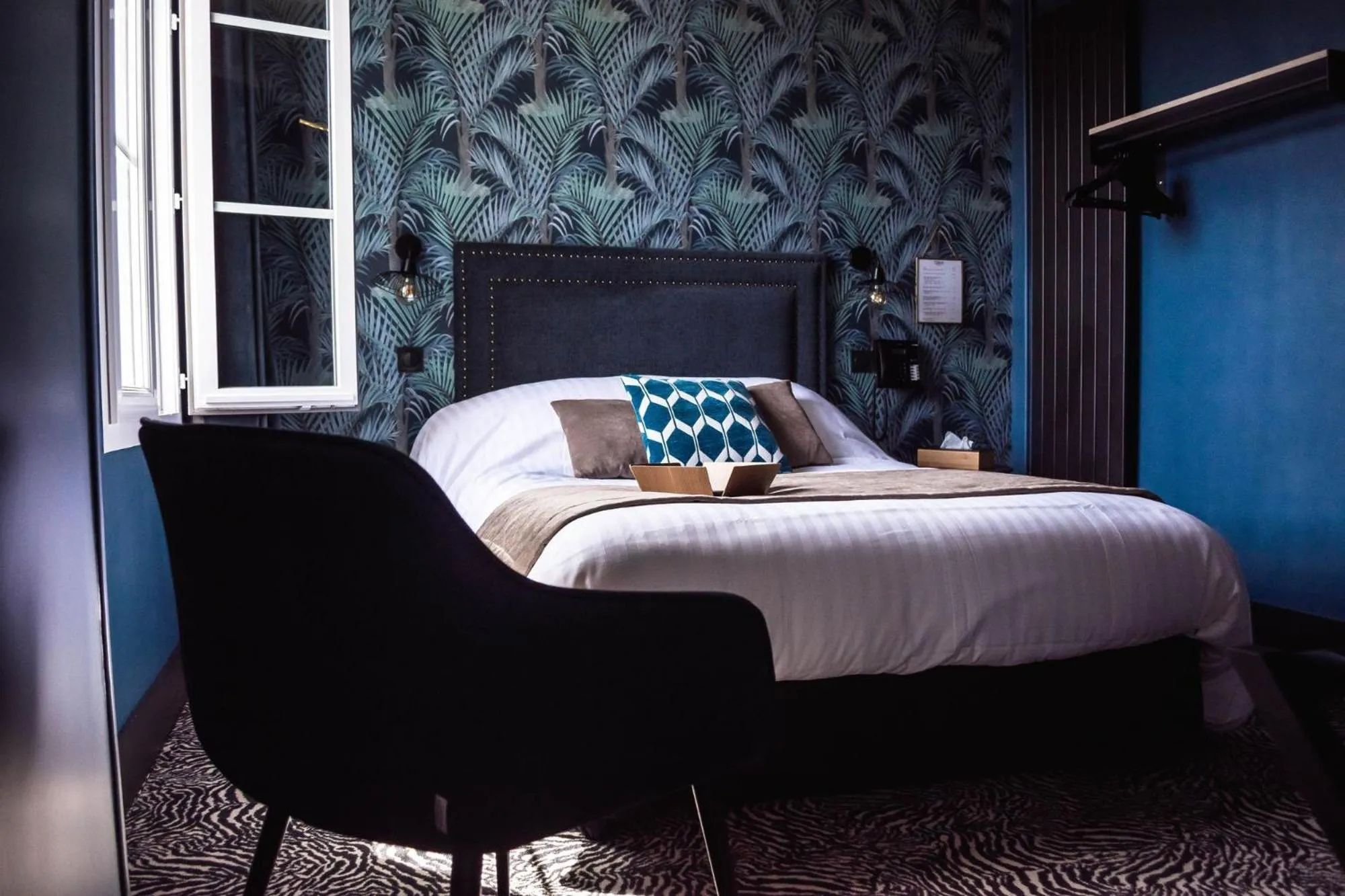 Photo of the whole room, Bed in La villa 10 HÔTEL SPA