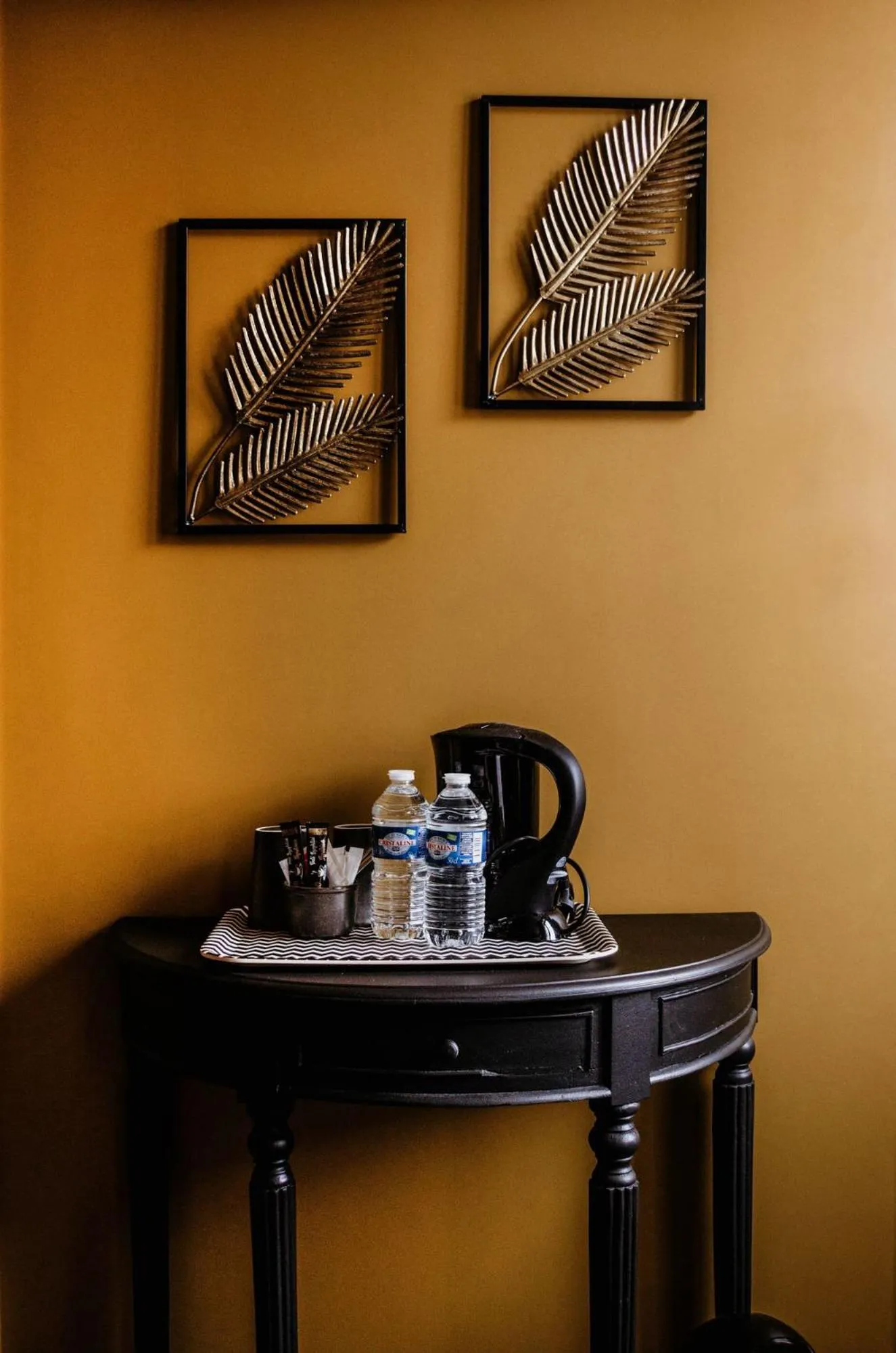 Coffee/tea facilities in La villa 10 HÔTEL SPA