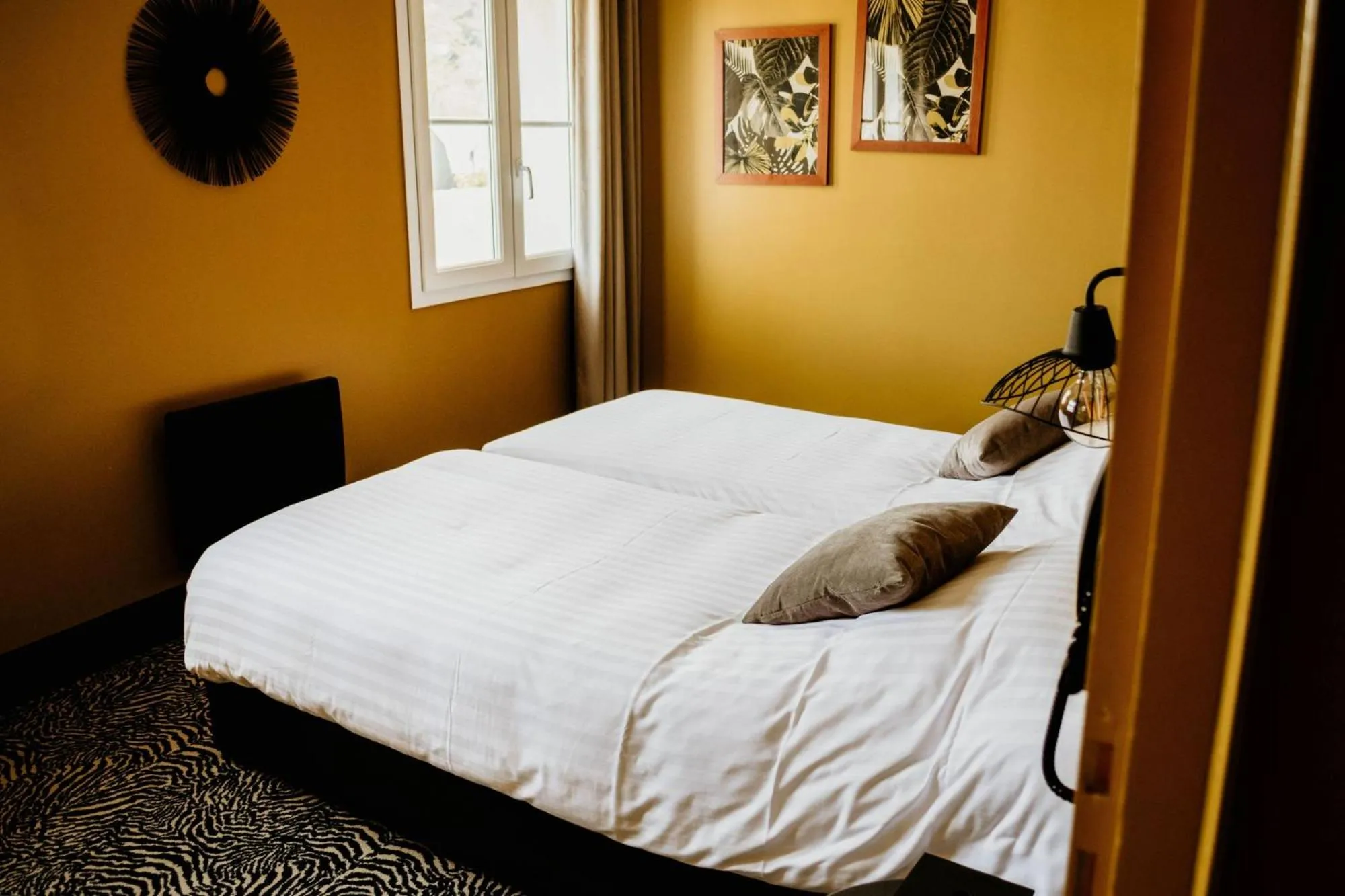 Bed in La villa 10 HÔTEL SPA