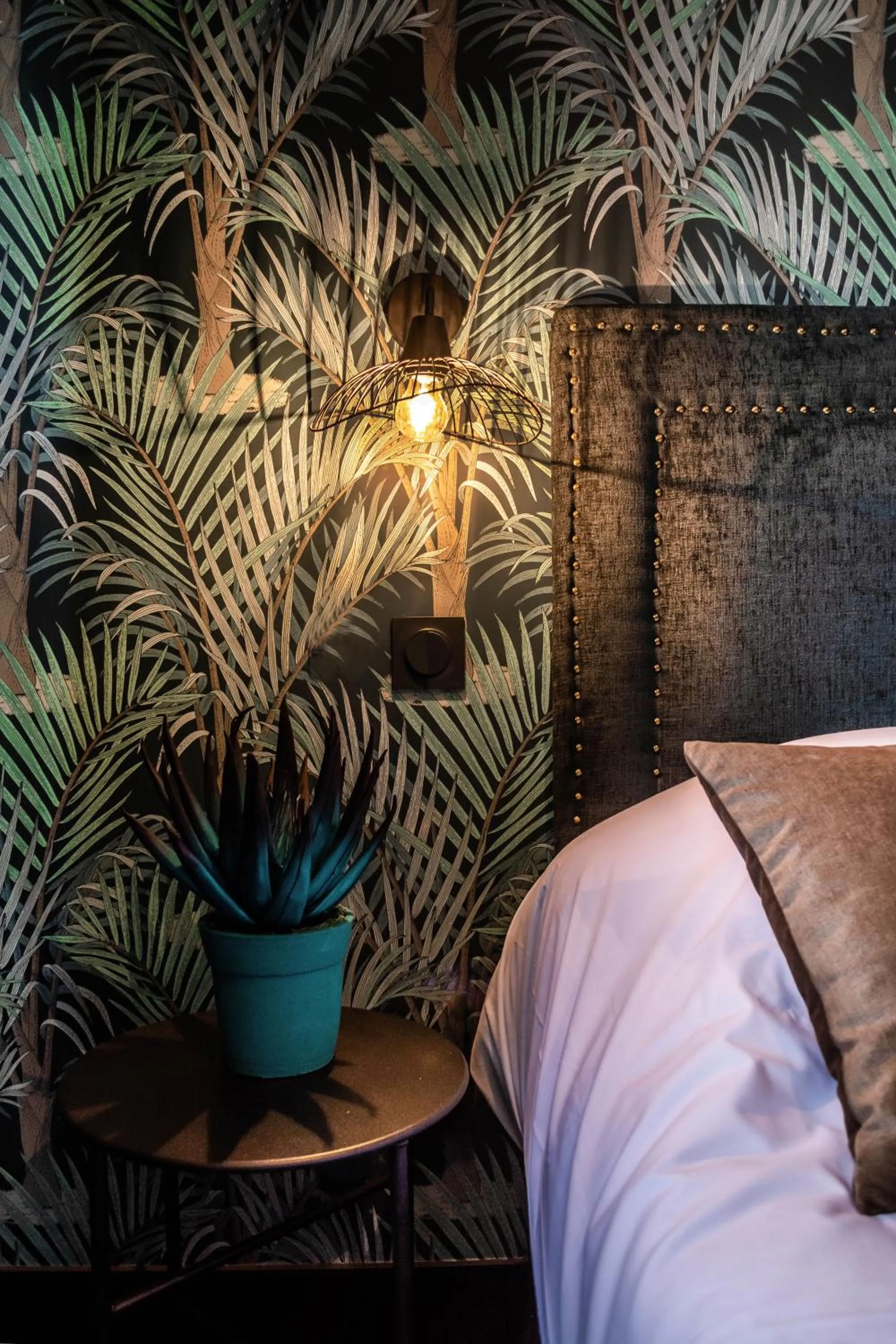 Bedroom, Bed in La villa 10 HÔTEL SPA