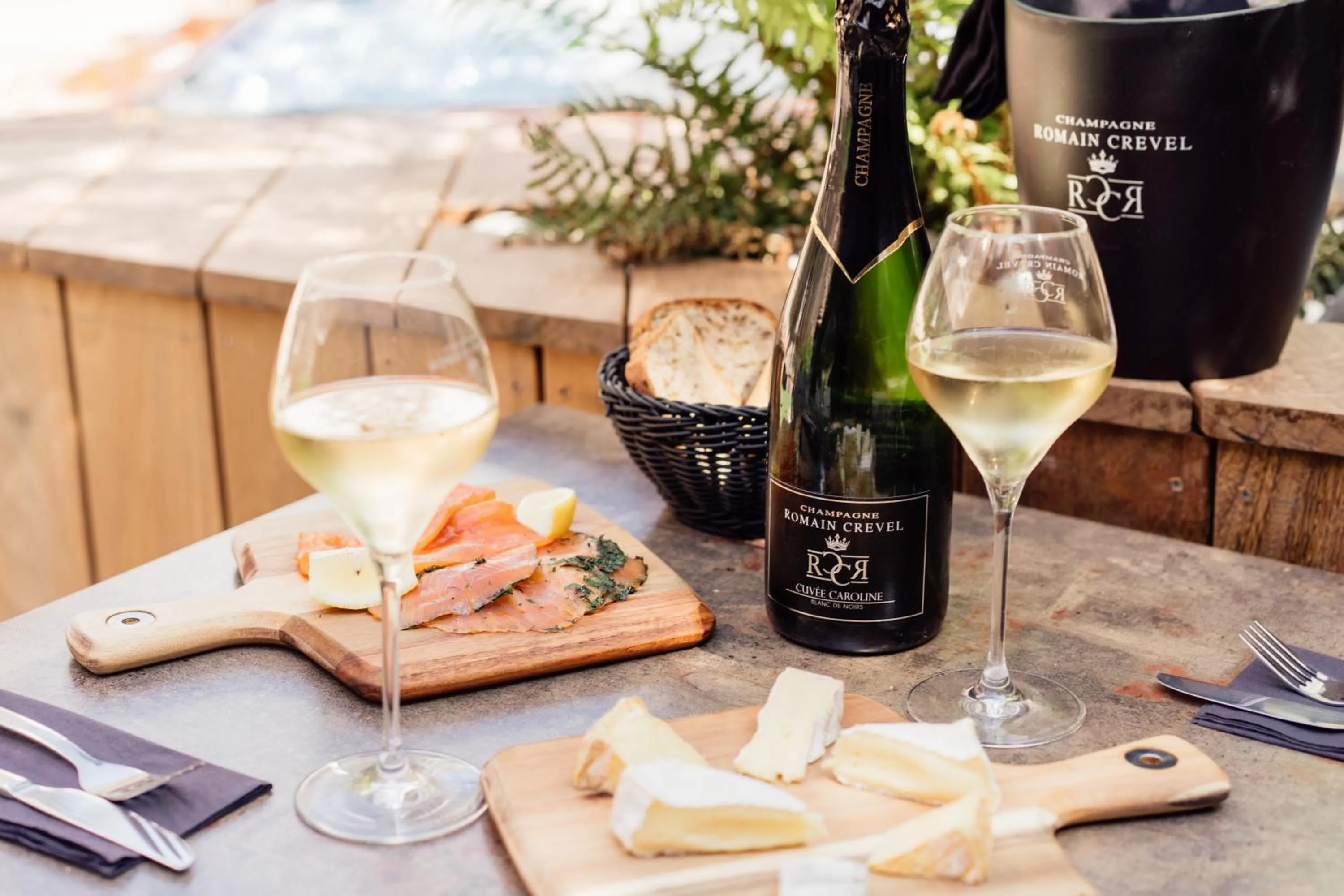 Lounge or bar in La villa 10 HÔTEL SPA