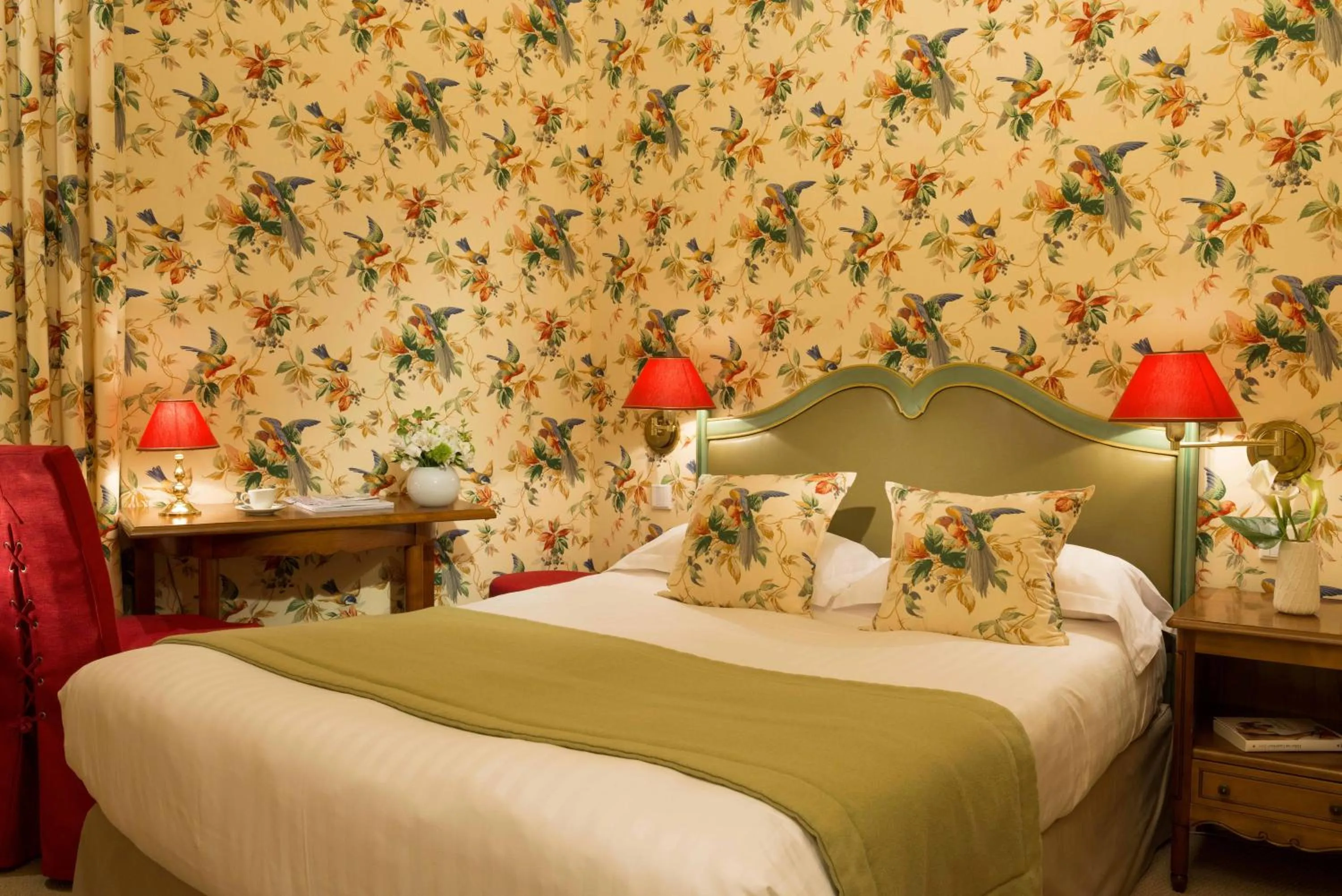 Photo of the whole room, Bed in Hôtel Le Regent Paris